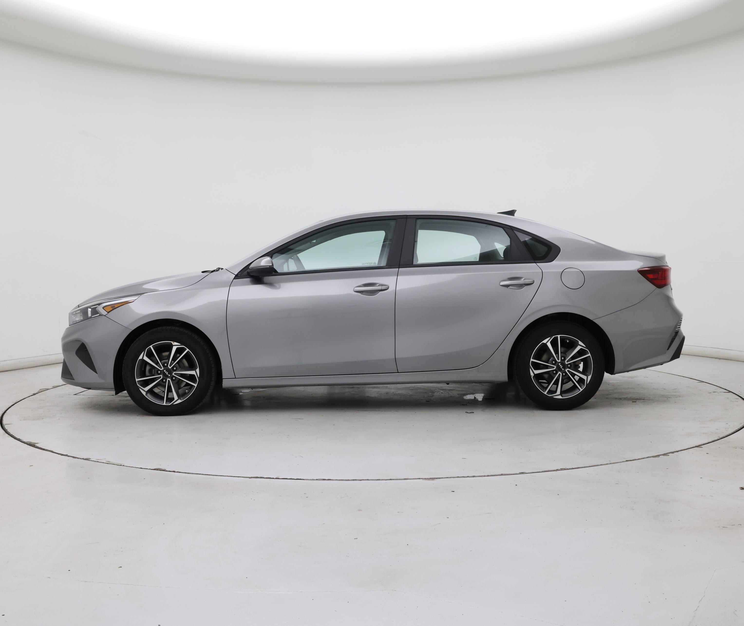 Thumbnail: 2023 Kia Forte - 3