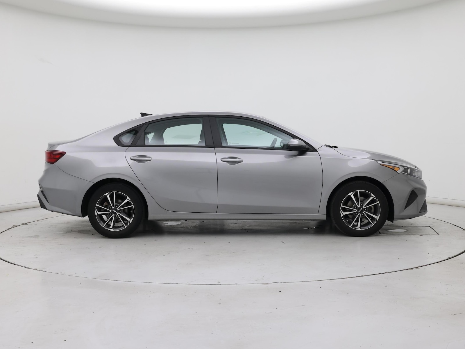 2023 Kia Forte LXS - Photo 8
