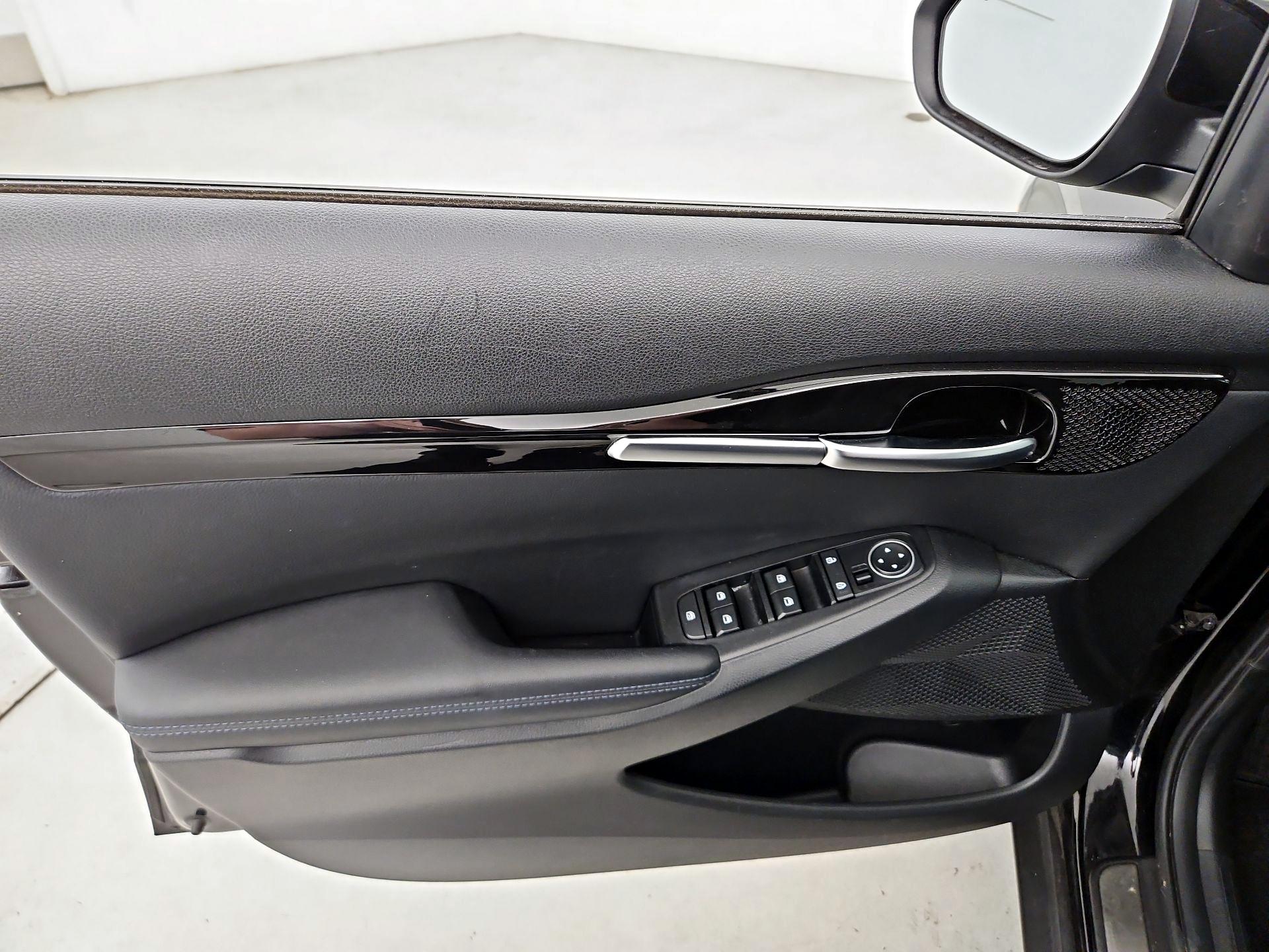 Thumbnail: 2023 Kia Seltos - 12