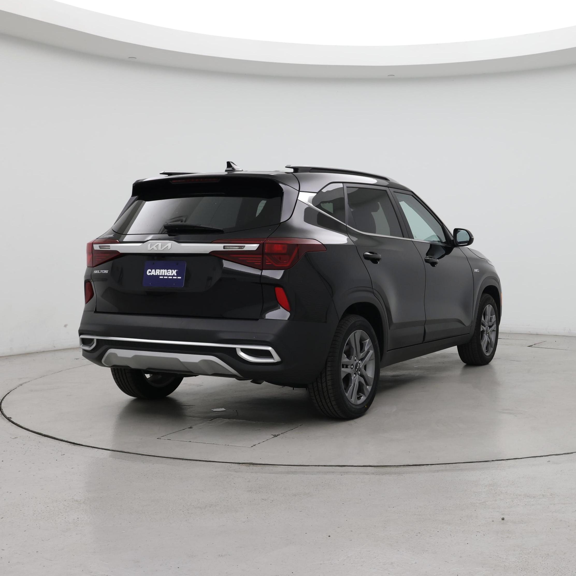 Thumbnail: 2023 Kia Seltos - 8