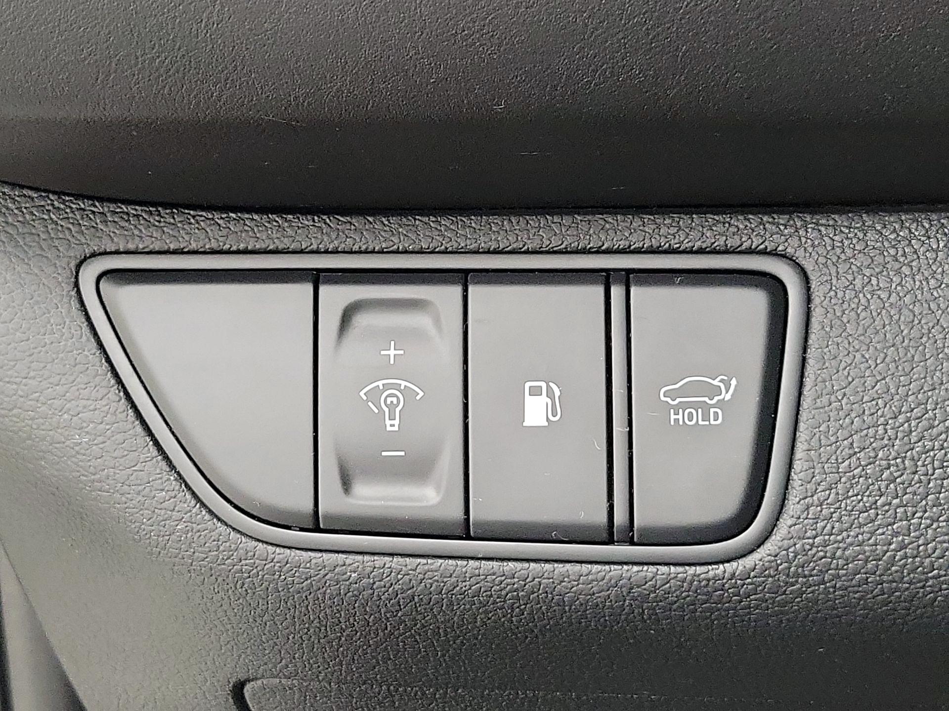 Thumbnail: 2023 Genesis G70 - 13