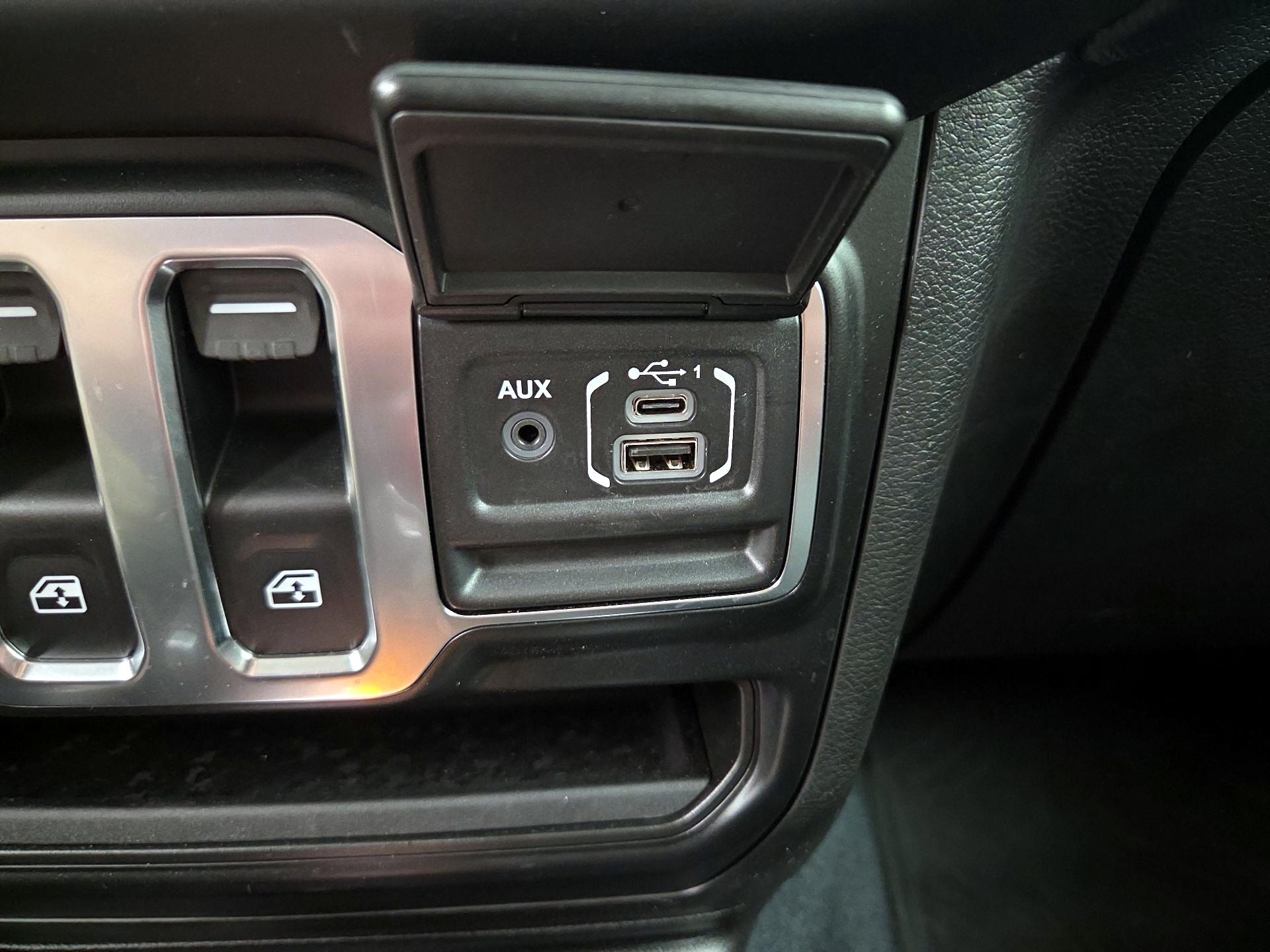 Thumbnail: 2022 Jeep Wrangler - 19