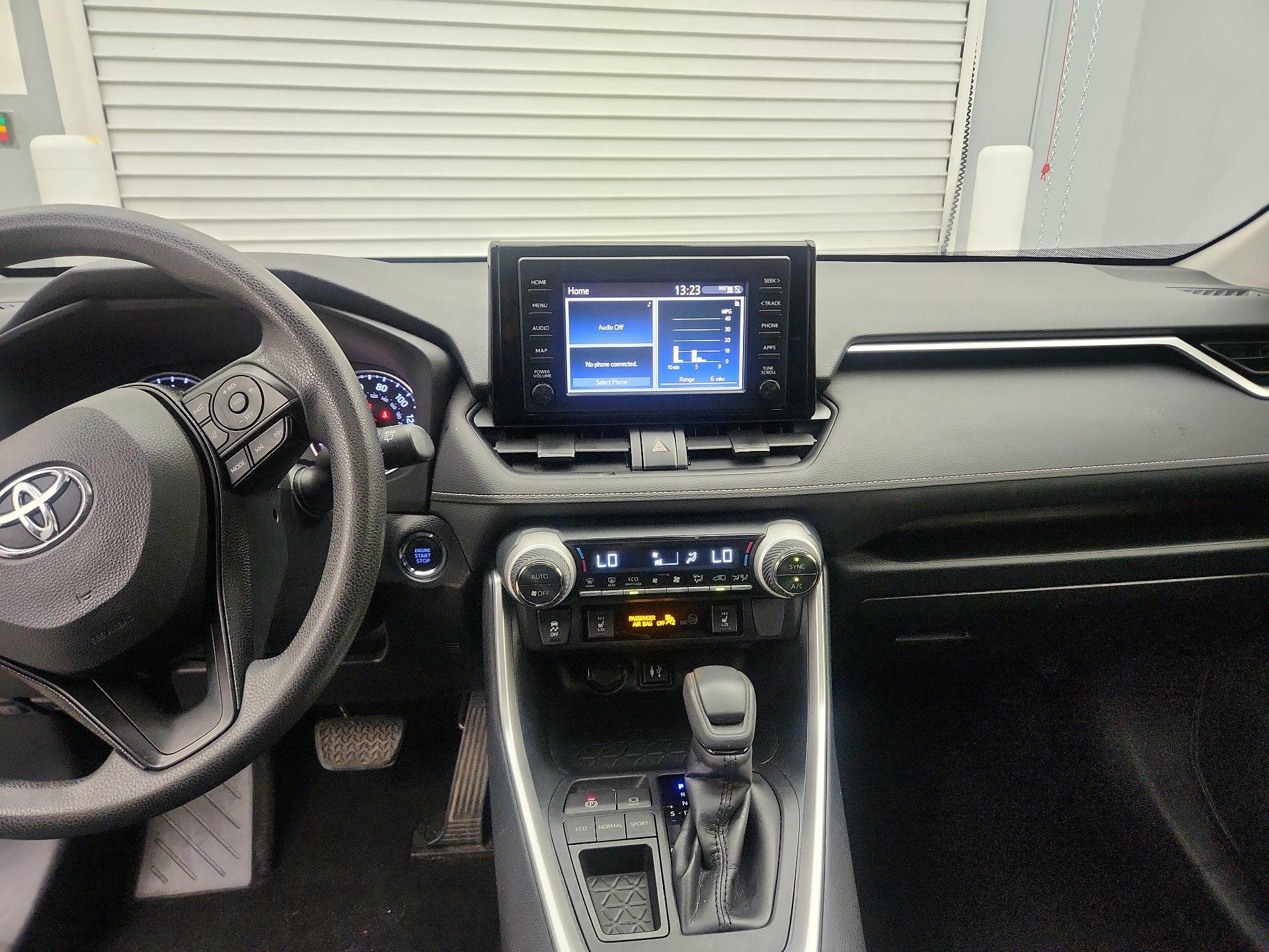 Thumbnail: 2019 Toyota RAV4 - 9