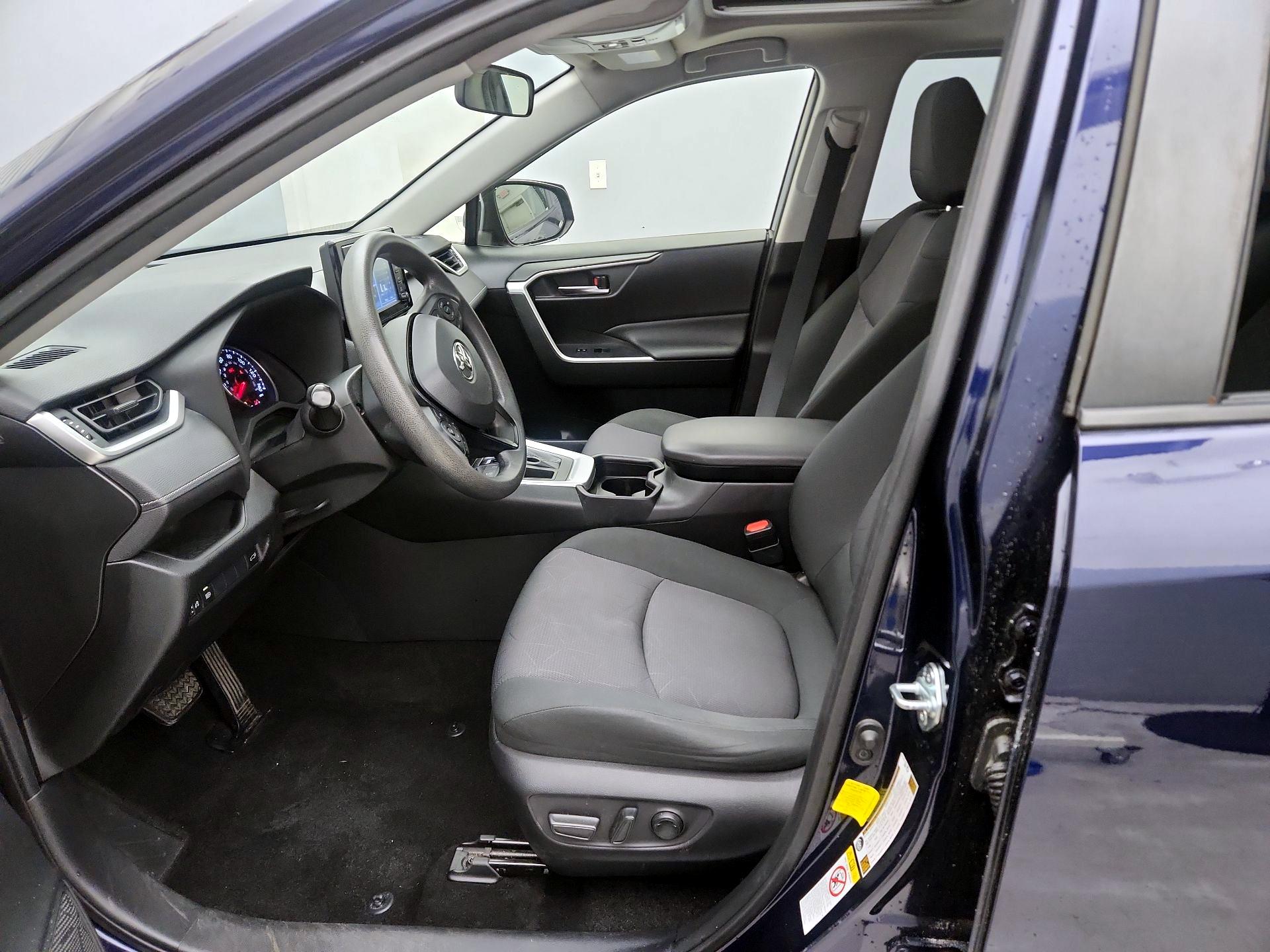 Thumbnail: 2019 Toyota RAV4 - 11