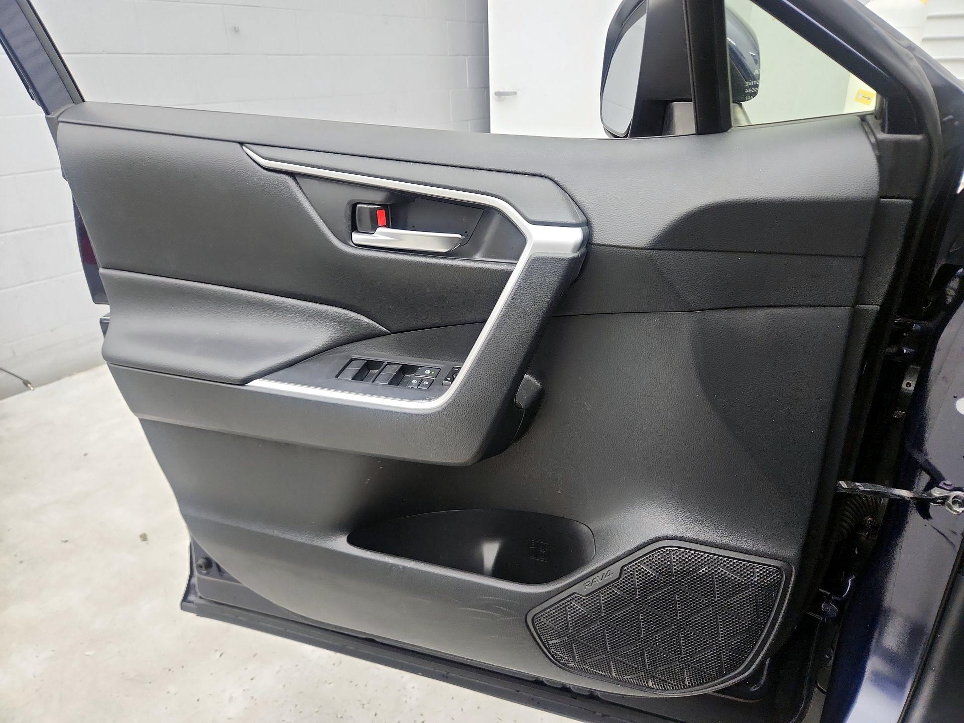 Thumbnail: 2019 Toyota RAV4 - 12