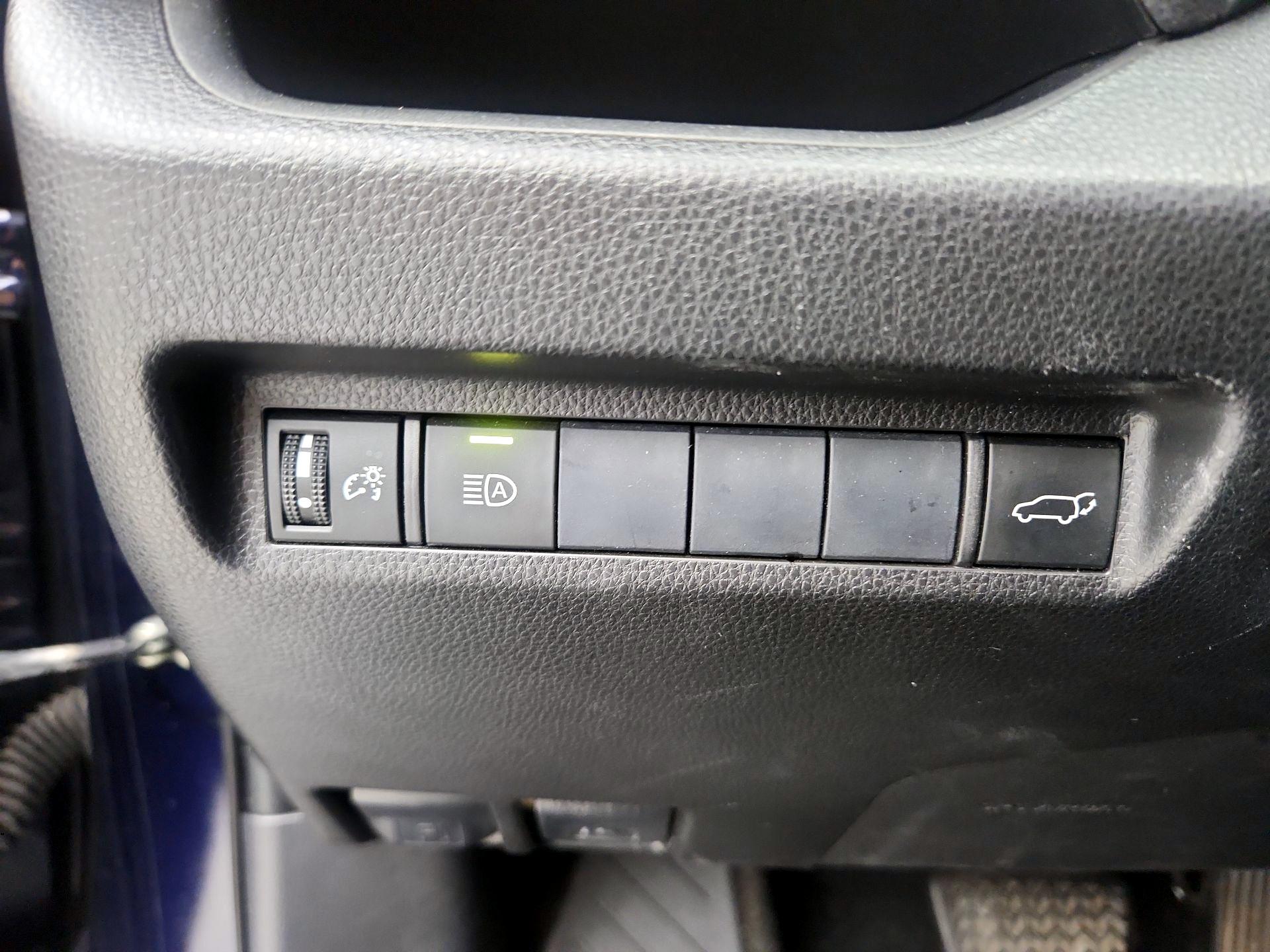 Thumbnail: 2019 Toyota RAV4 - 13