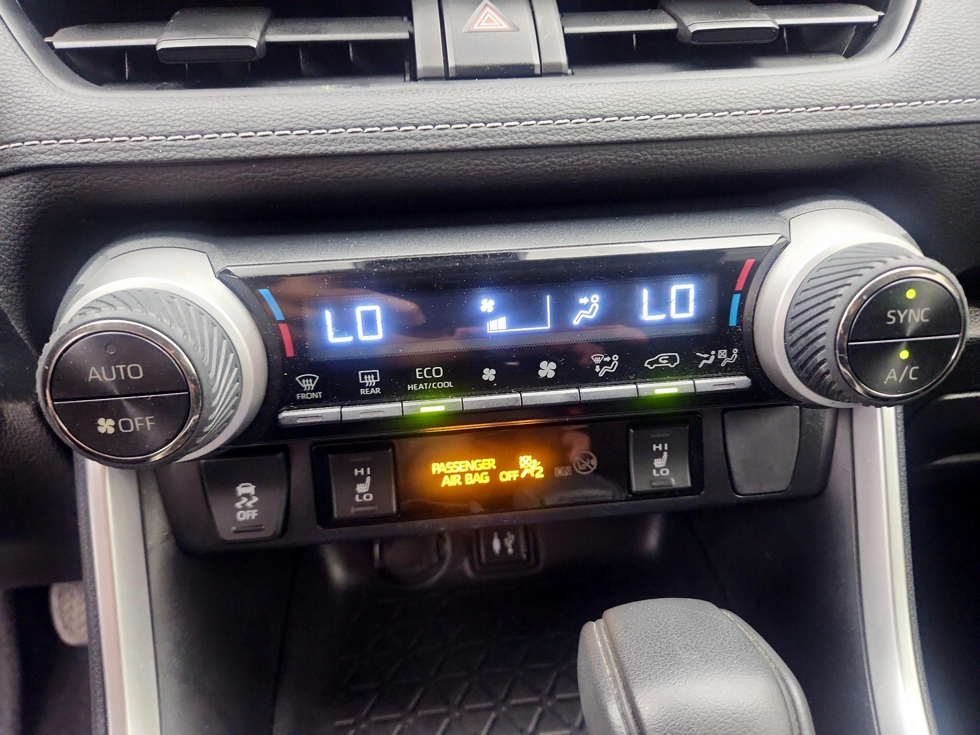 Thumbnail: 2019 Toyota RAV4 - 16