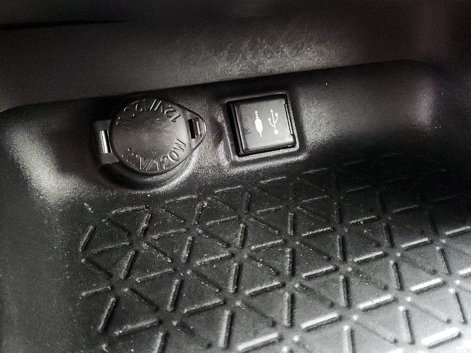 Thumbnail: 2019 Toyota RAV4 - 18