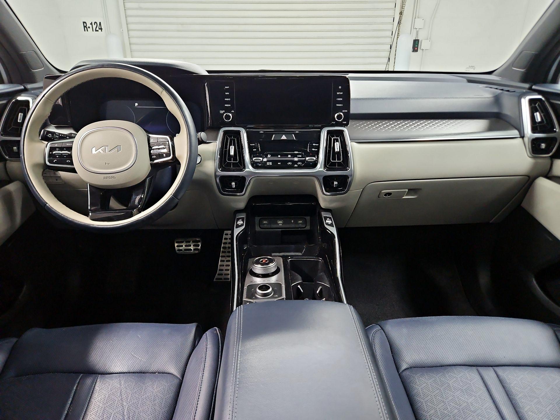 Thumbnail: 2023 Kia Sorento - 9