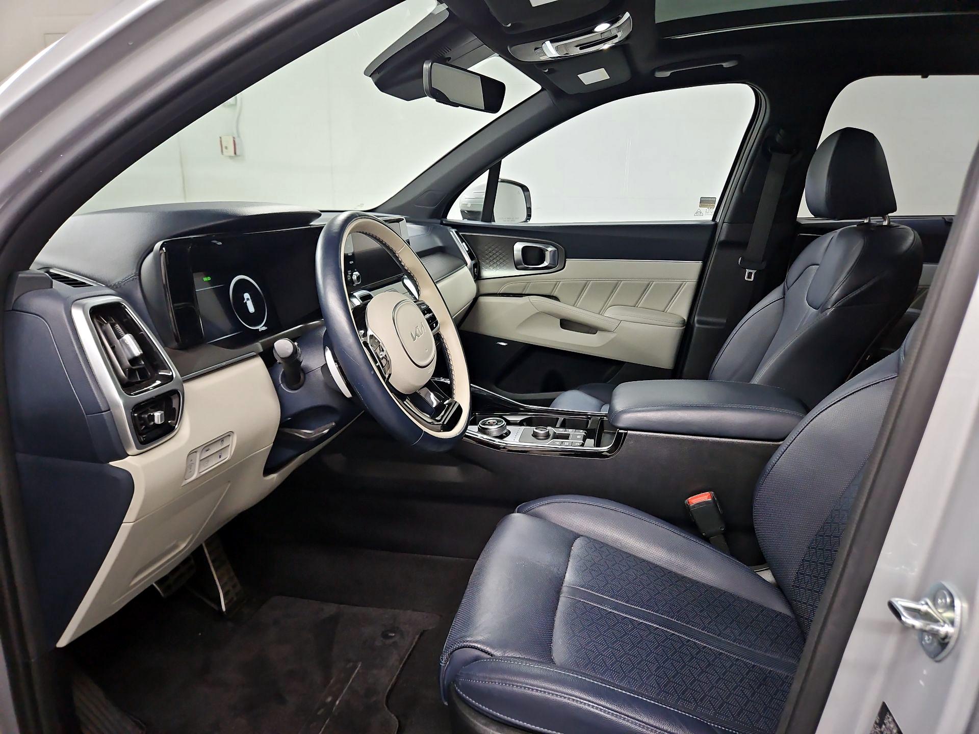 Thumbnail: 2023 Kia Sorento - 11