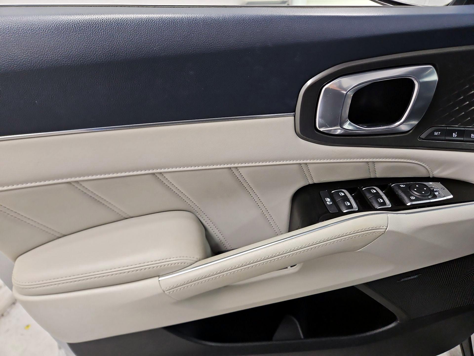 Thumbnail: 2023 Kia Sorento - 12