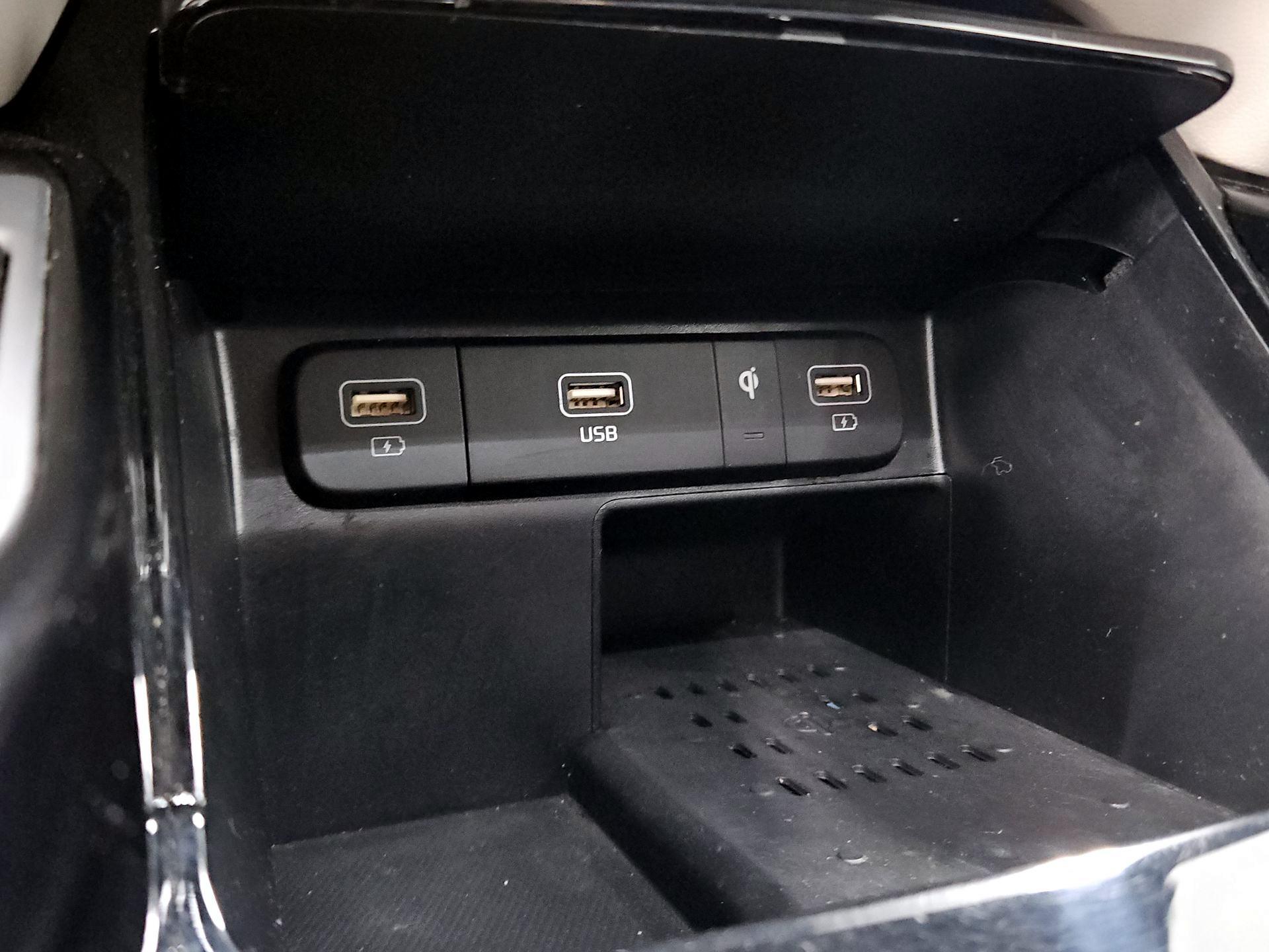 Thumbnail: 2023 Kia Sorento - 19