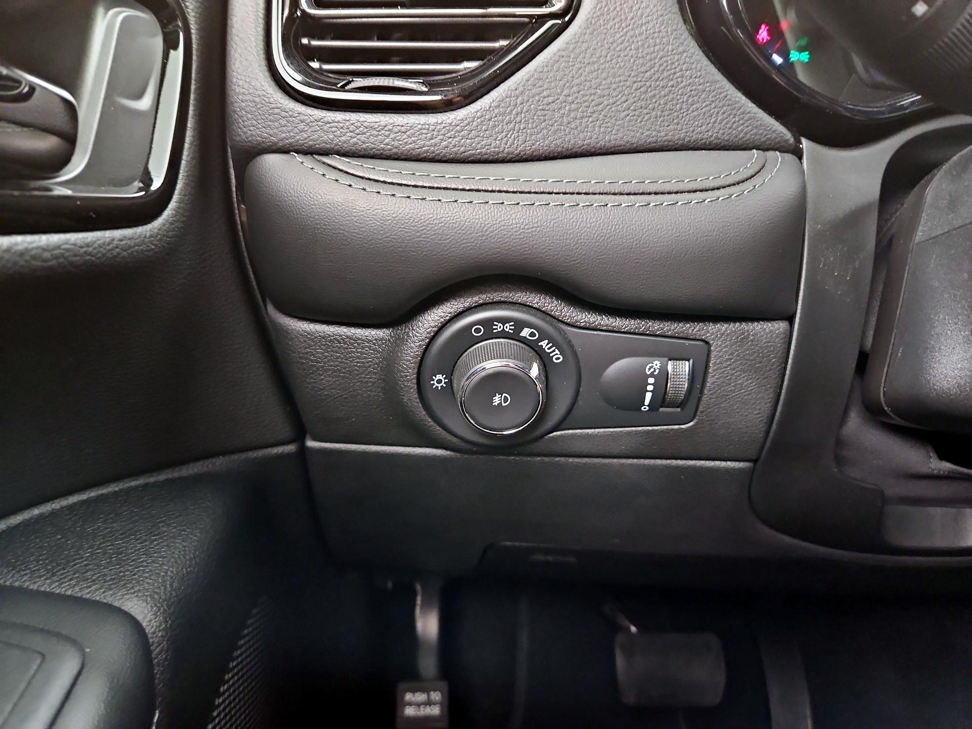 Thumbnail: 2022 Dodge Durango - 13