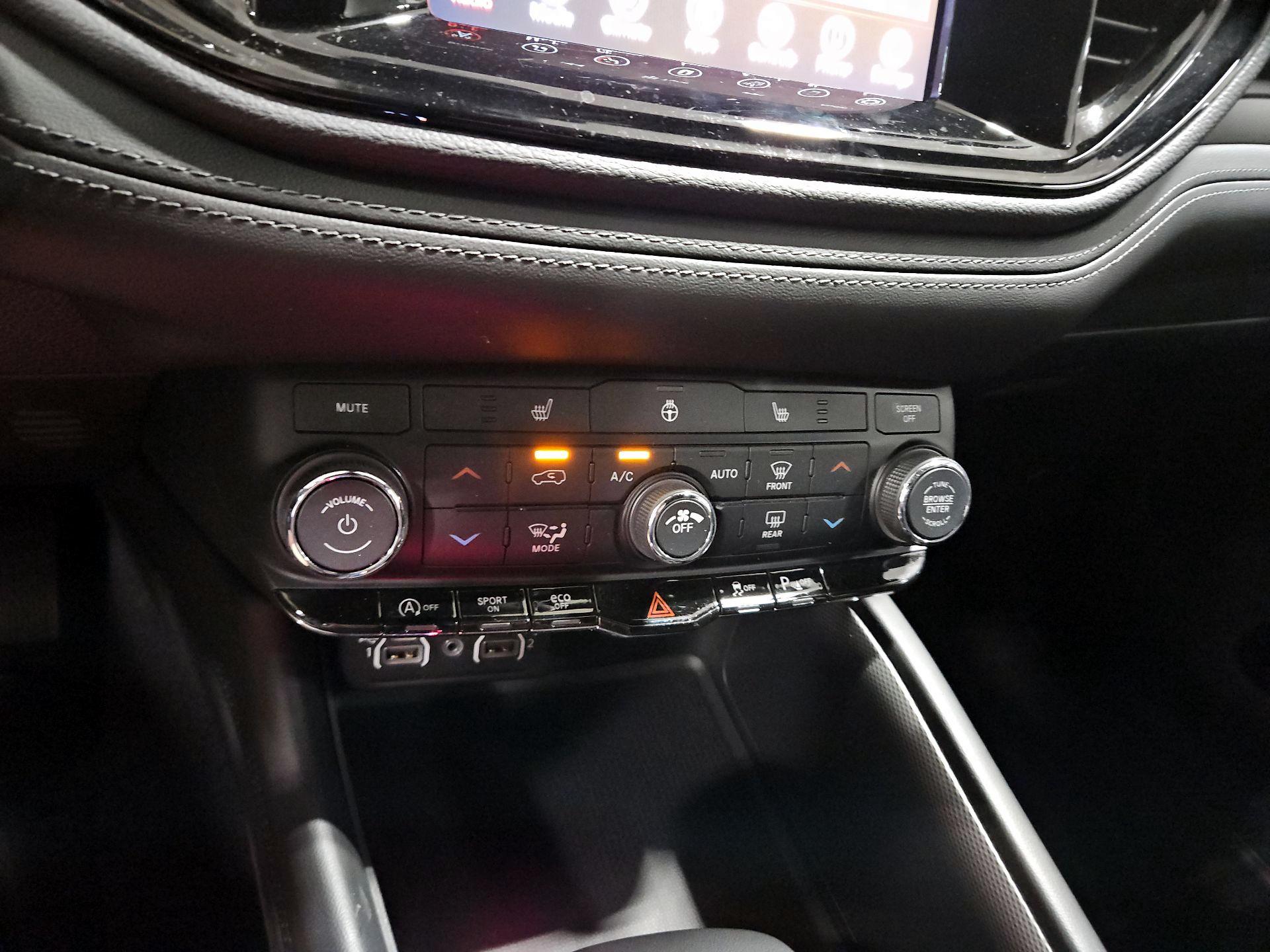 Thumbnail: 2022 Dodge Durango - 16