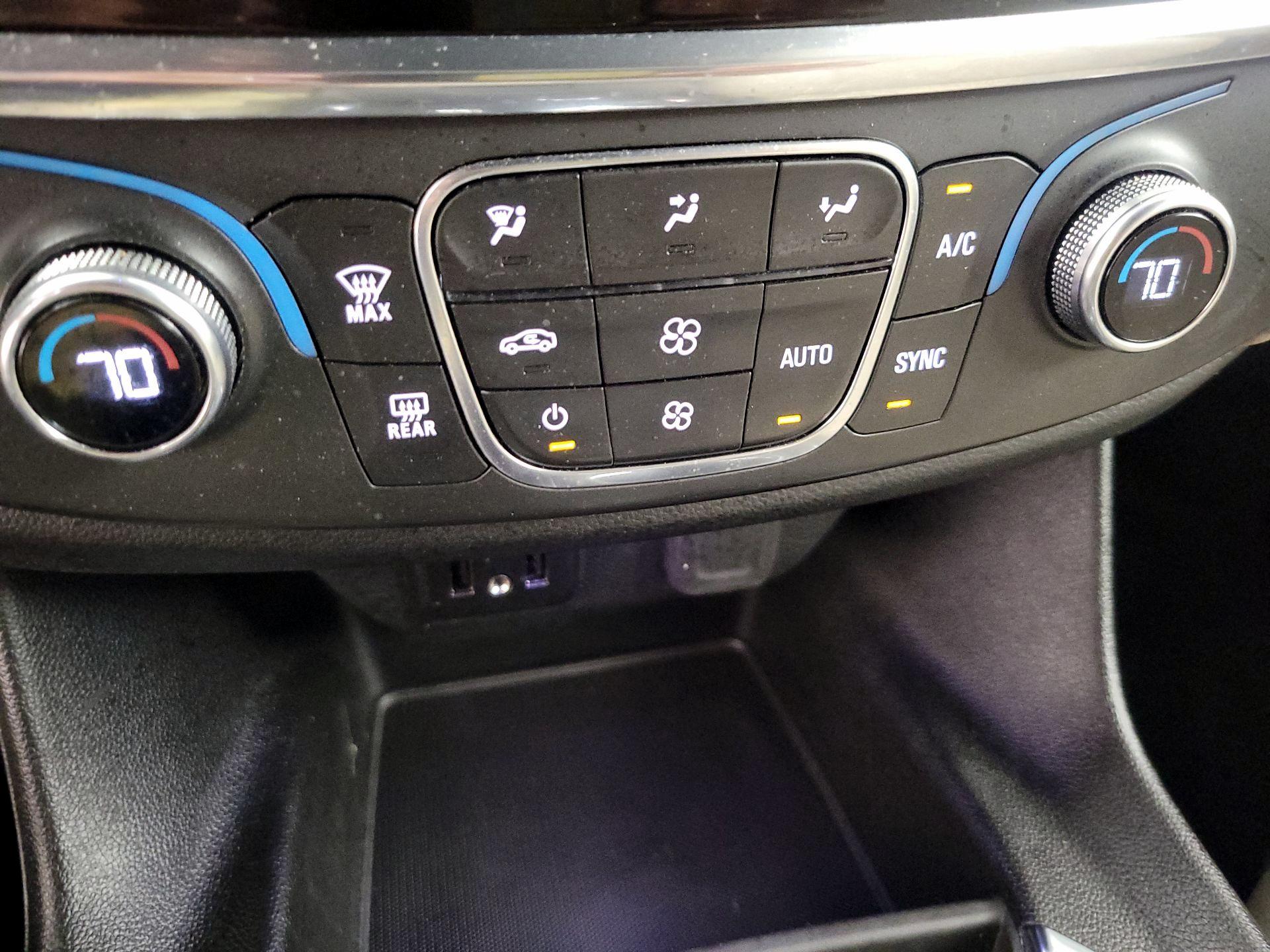 Thumbnail: 2023 Chevrolet Traverse - 16