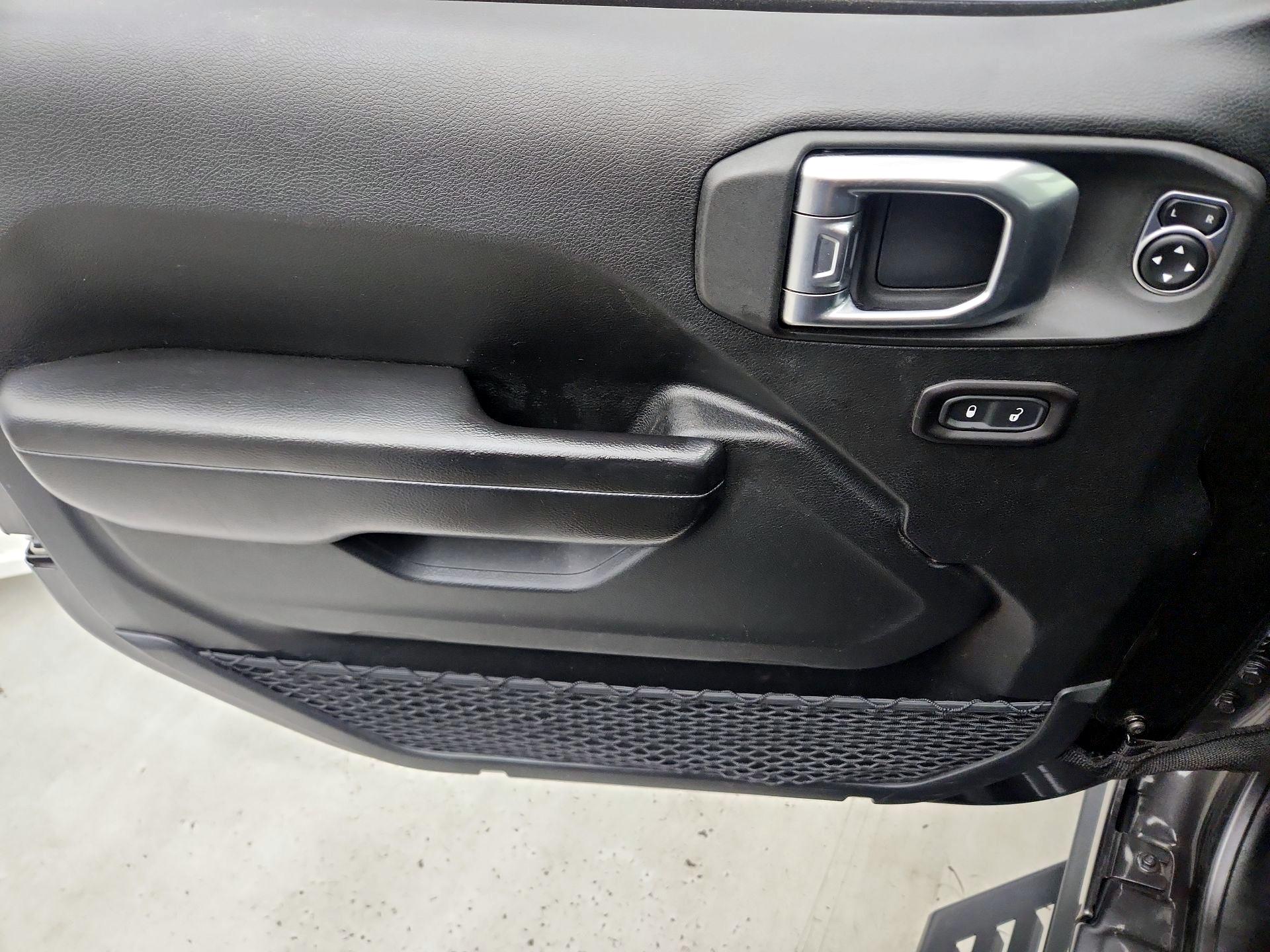 Thumbnail: 2020 Jeep Gladiator - 12