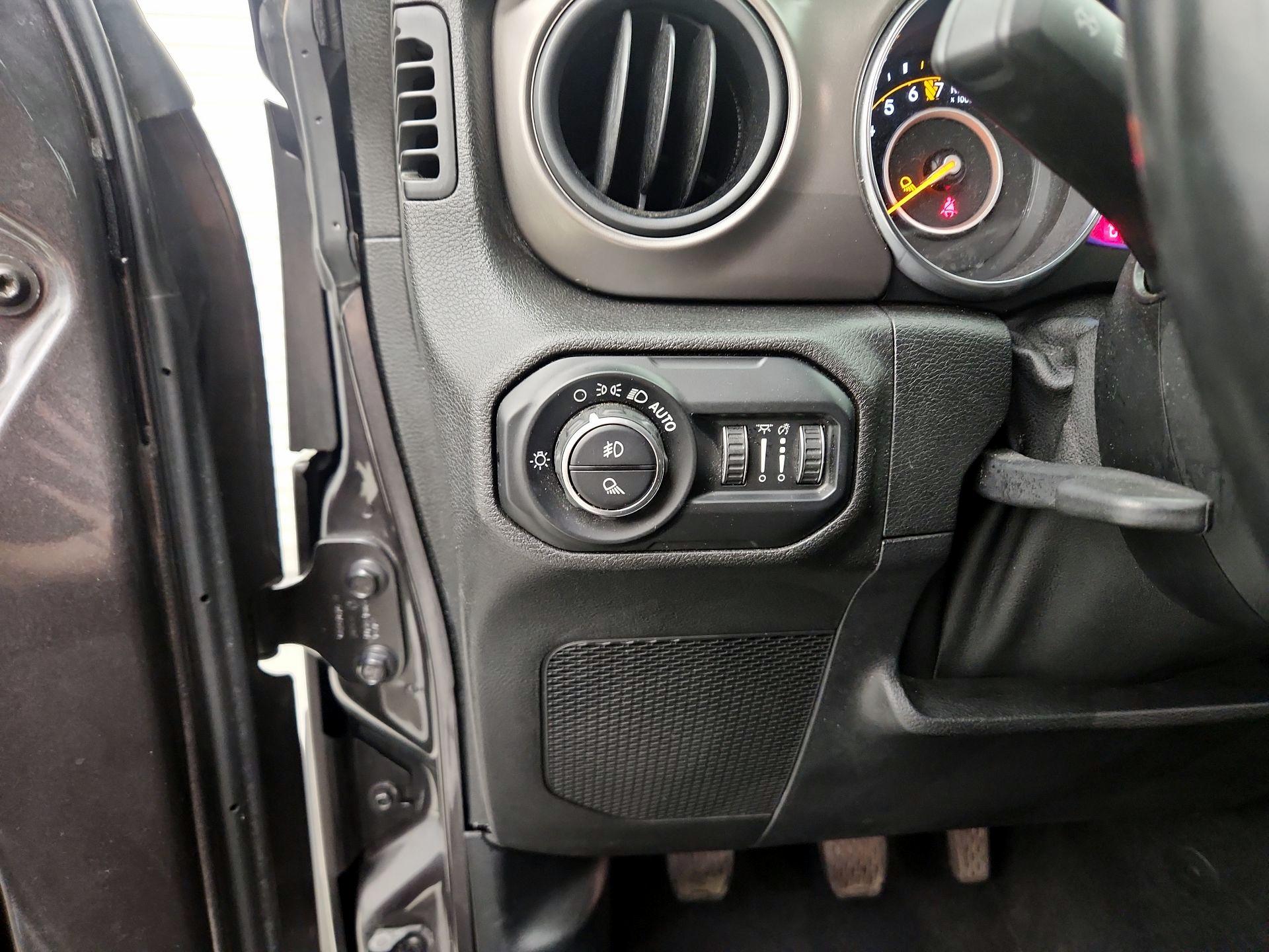 Thumbnail: 2020 Jeep Gladiator - 13