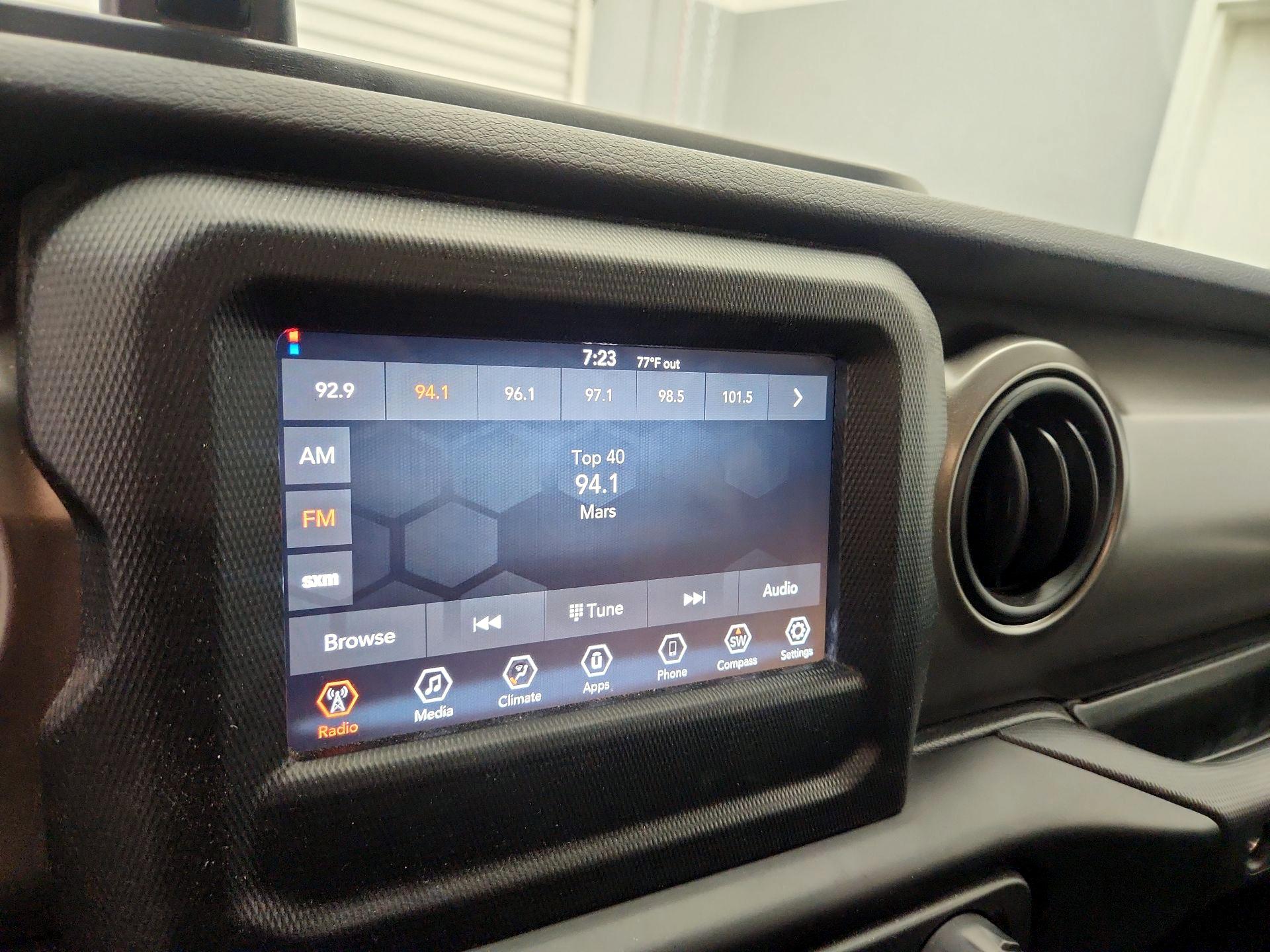 Thumbnail: 2020 Jeep Gladiator - 15