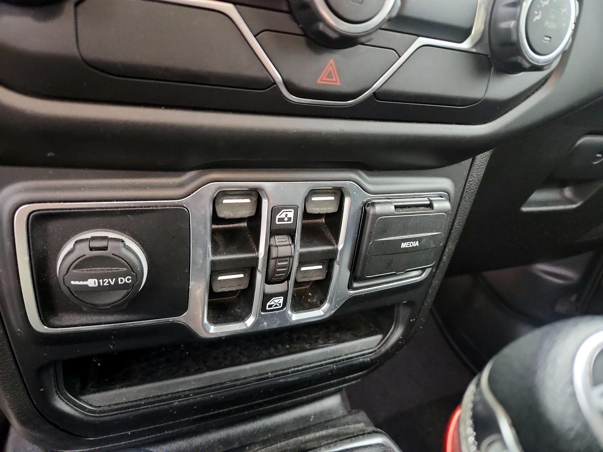 Thumbnail: 2020 Jeep Gladiator - 18