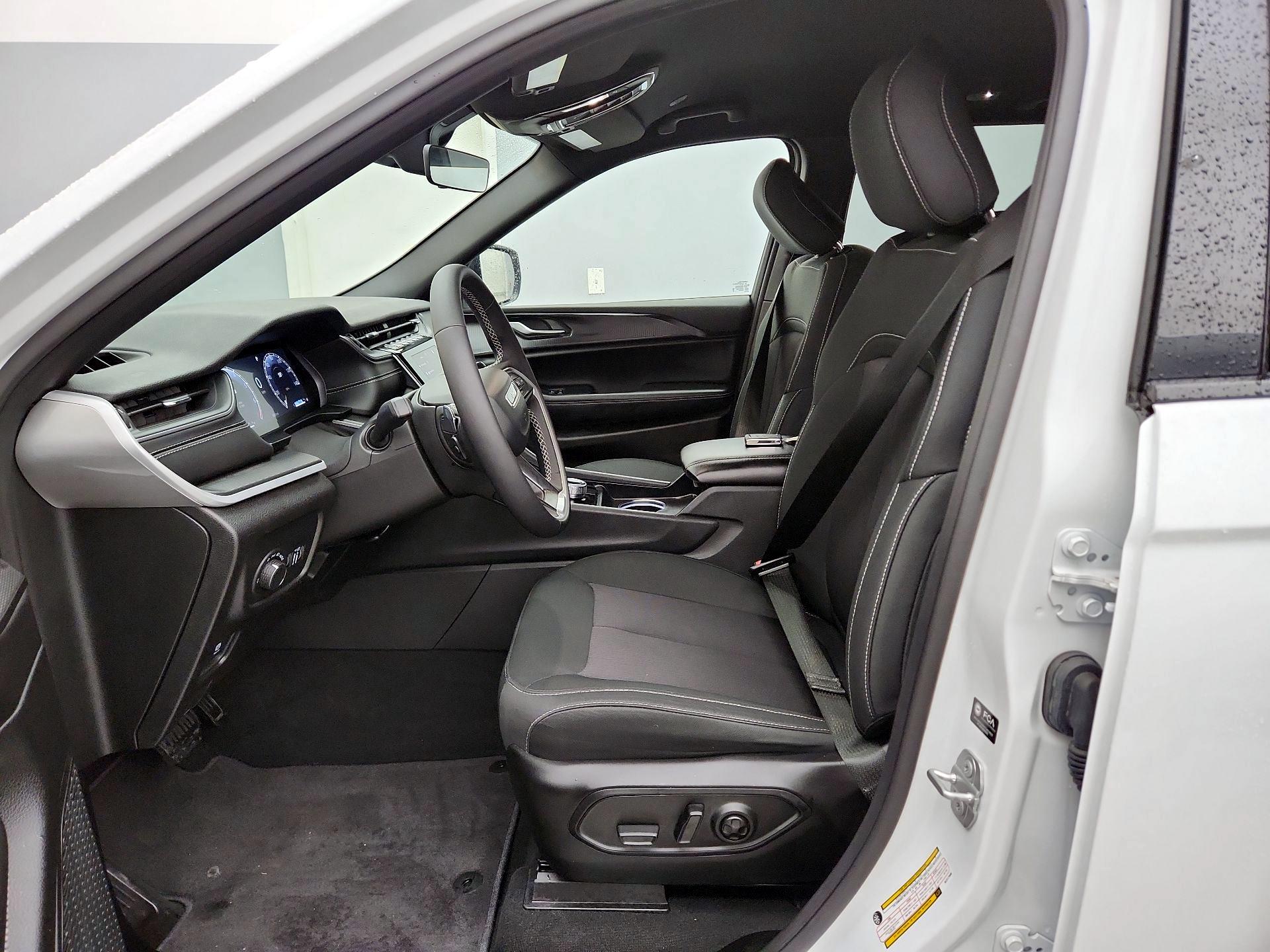 Thumbnail: 2025 Jeep Grand Cherokee - 11