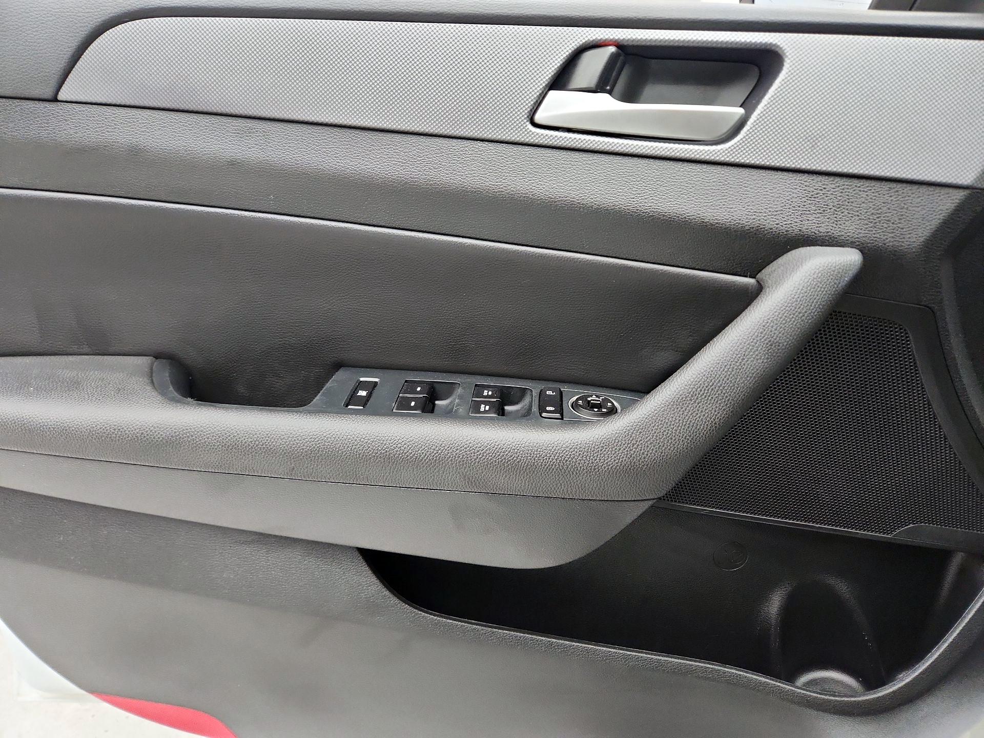 Thumbnail: 2019 Hyundai Sonata - 12