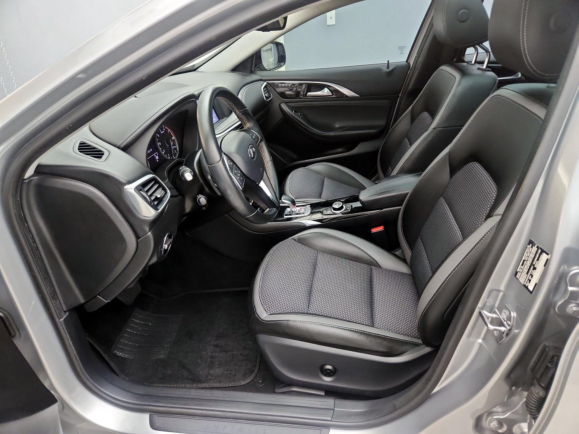 Thumbnail: 2018 INFINITI QX30 - 11