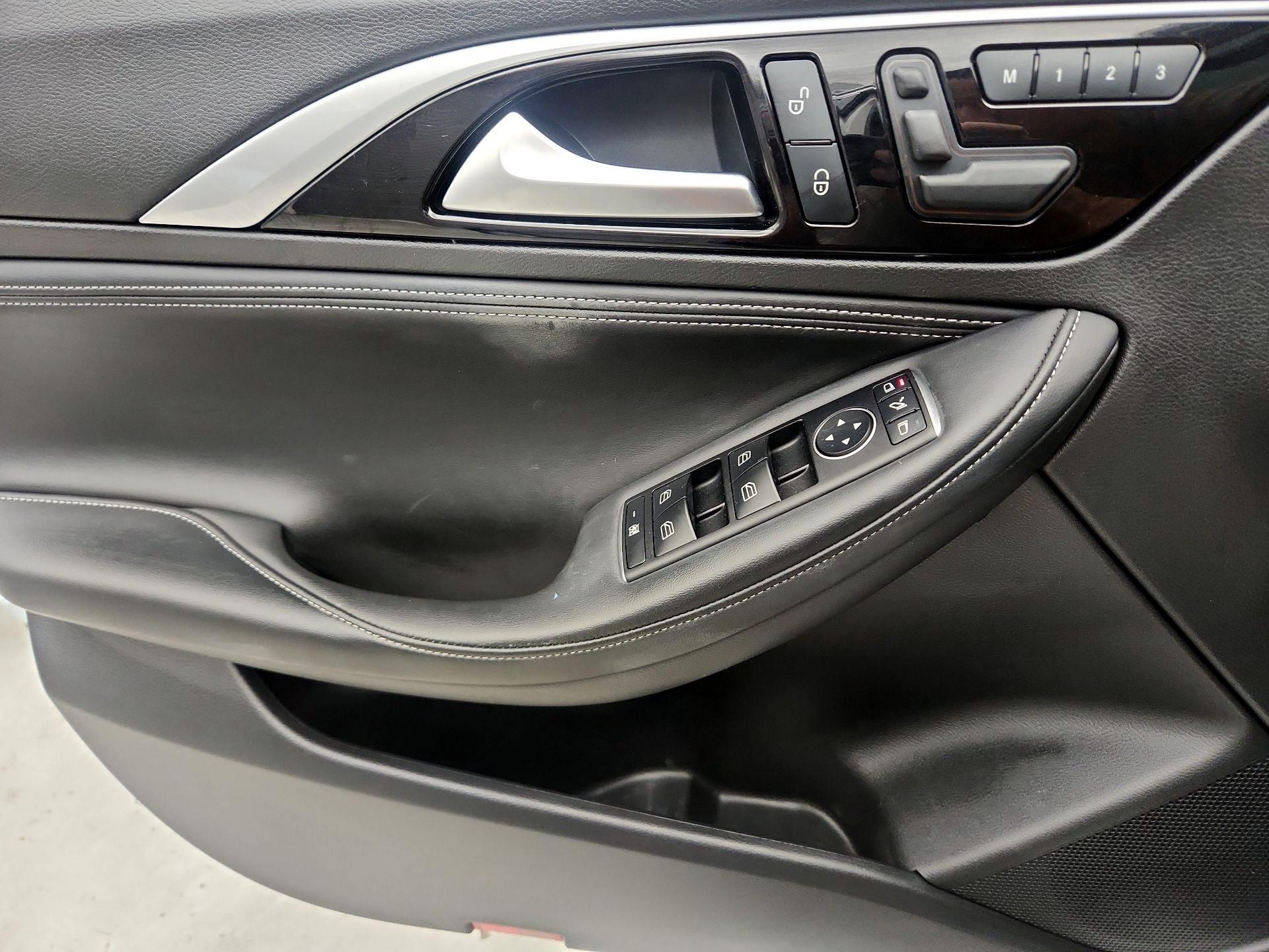 Thumbnail: 2018 INFINITI QX30 - 12