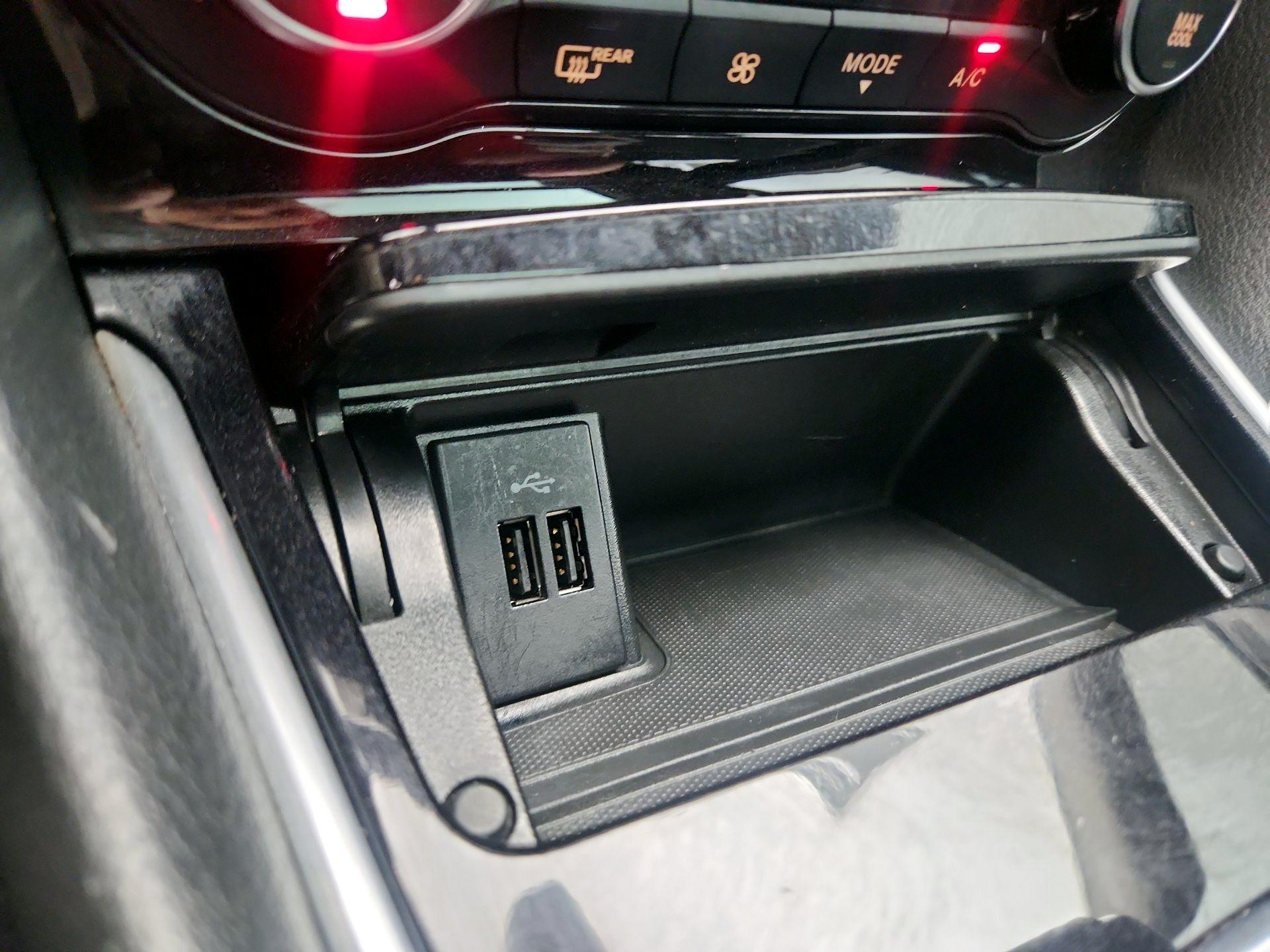 Thumbnail: 2018 INFINITI QX30 - 18