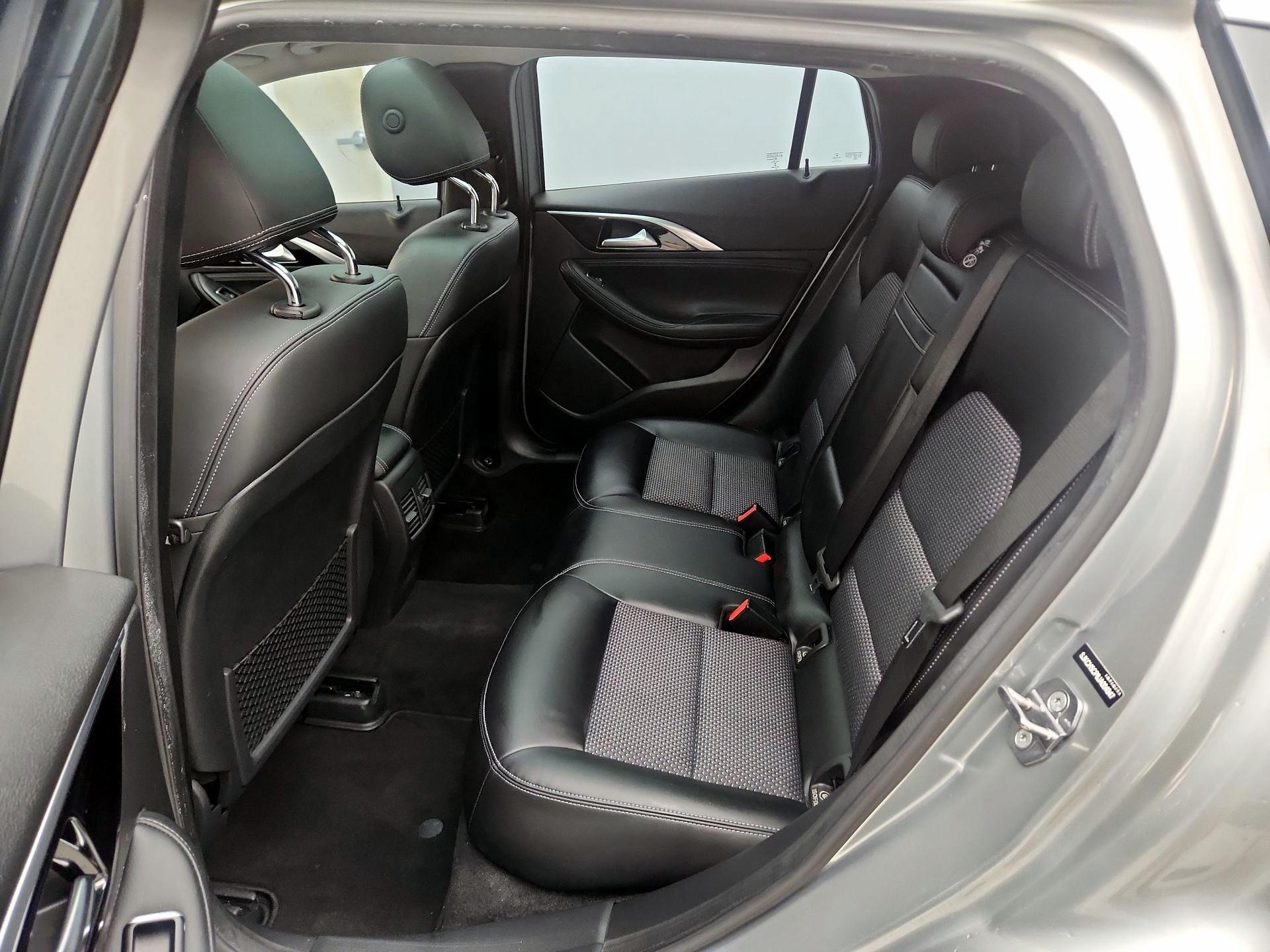 Thumbnail: 2018 INFINITI QX30 - 20