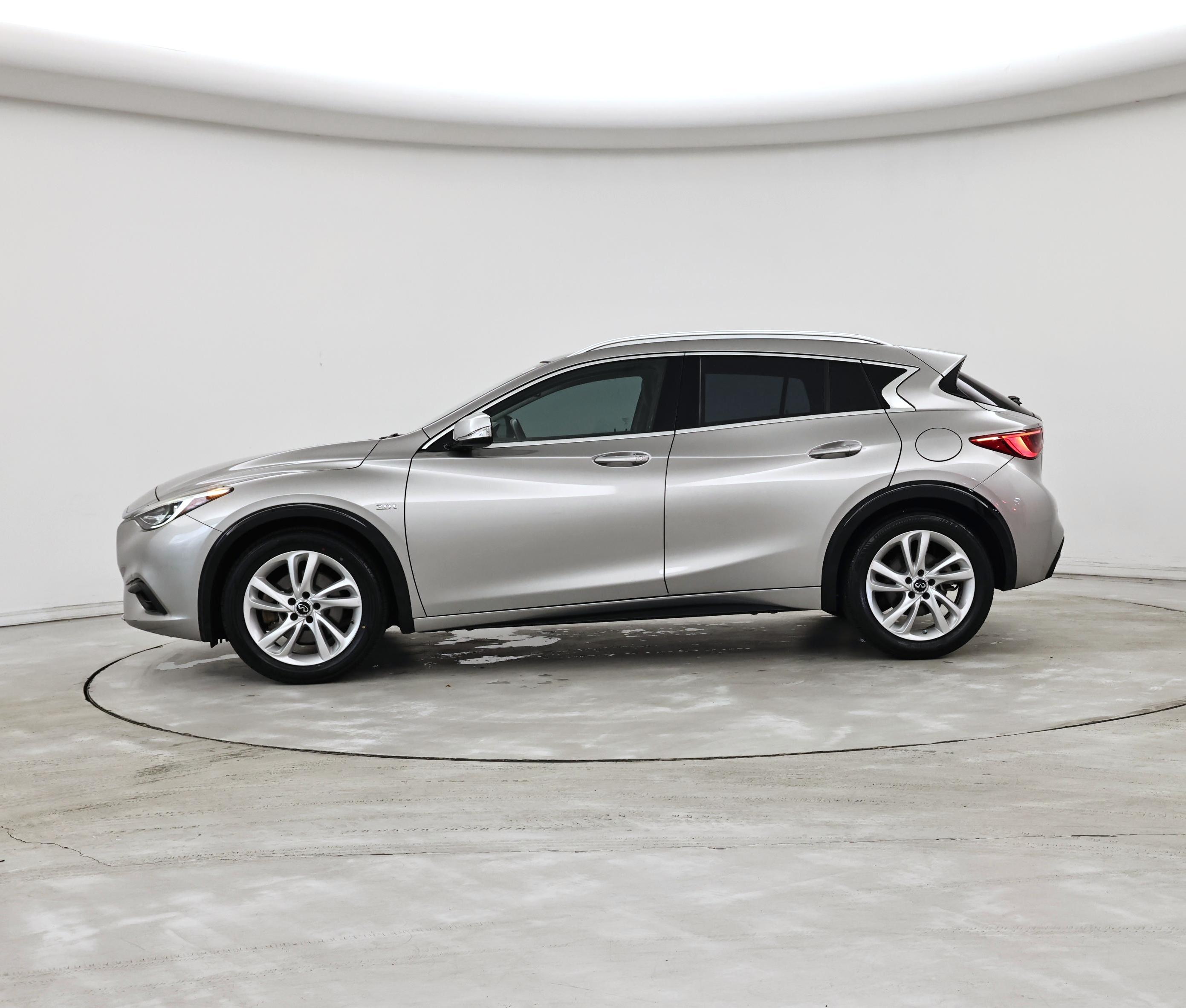 Thumbnail: 2018 INFINITI QX30 - 3