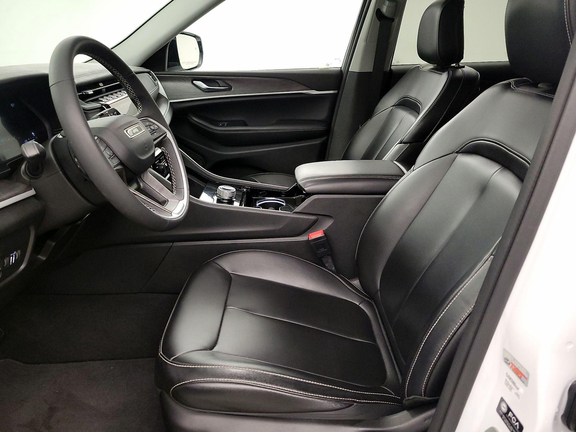 Thumbnail: 2023 Jeep Grand Cherokee - 11