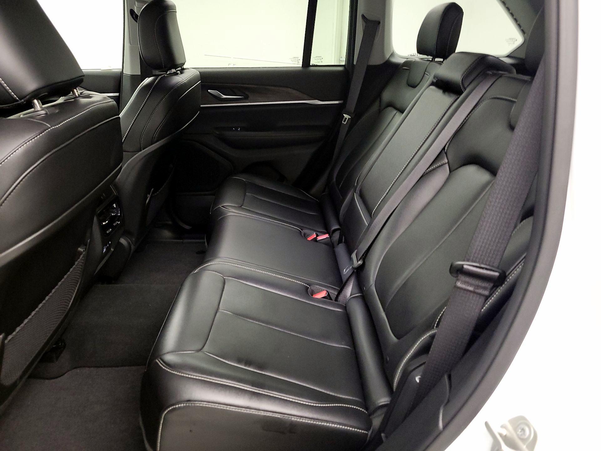 Thumbnail: 2023 Jeep Grand Cherokee - 20