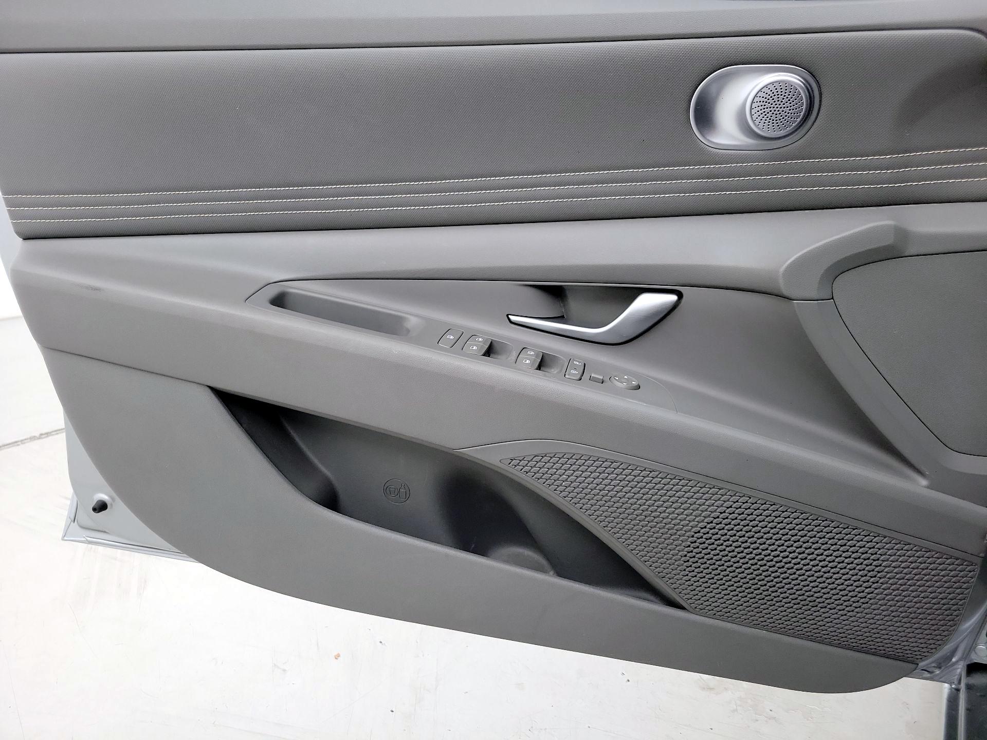 Thumbnail: 2022 Hyundai Elantra - 12