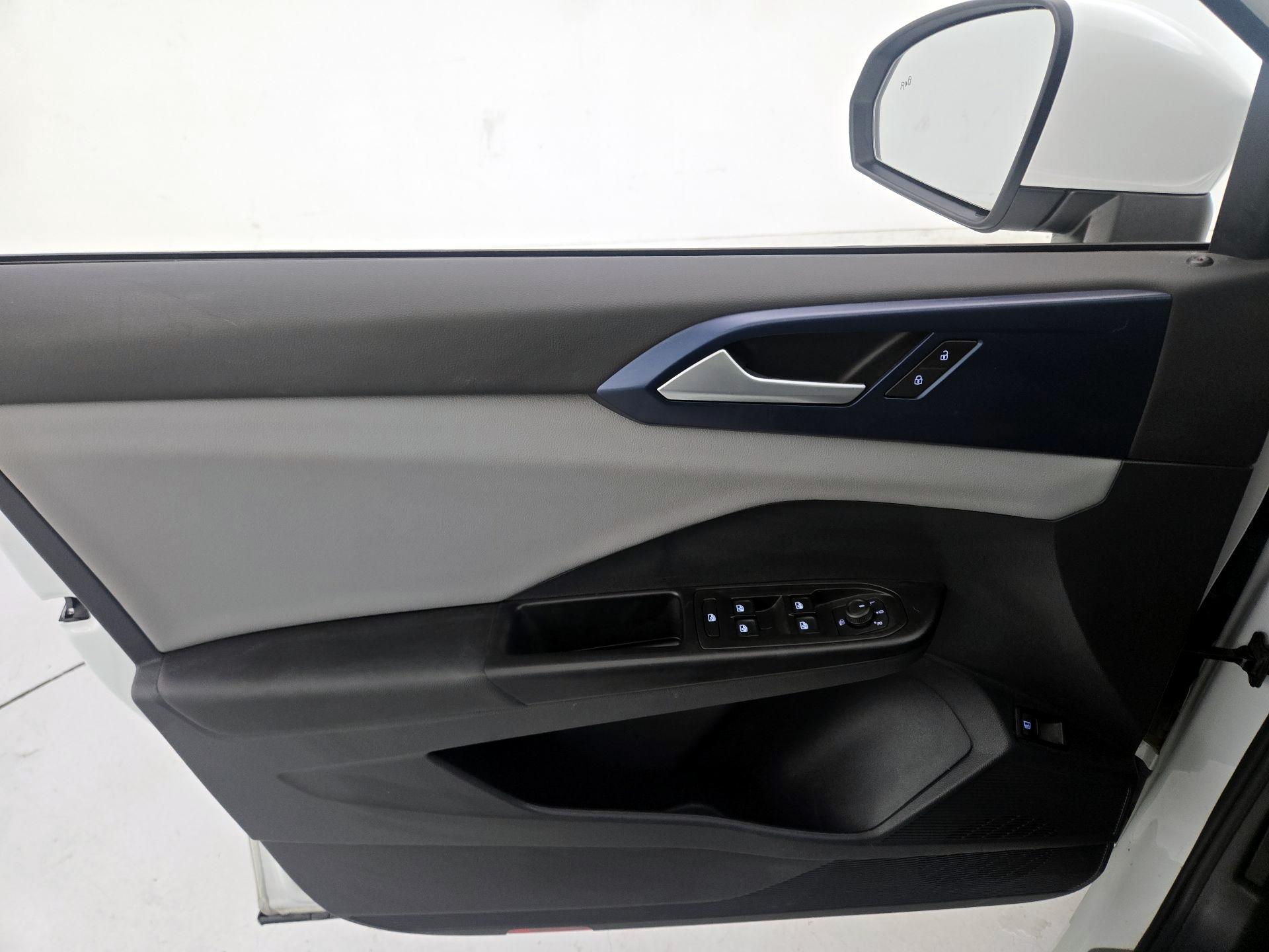 Thumbnail: 2022 Volkswagen Taos - 12