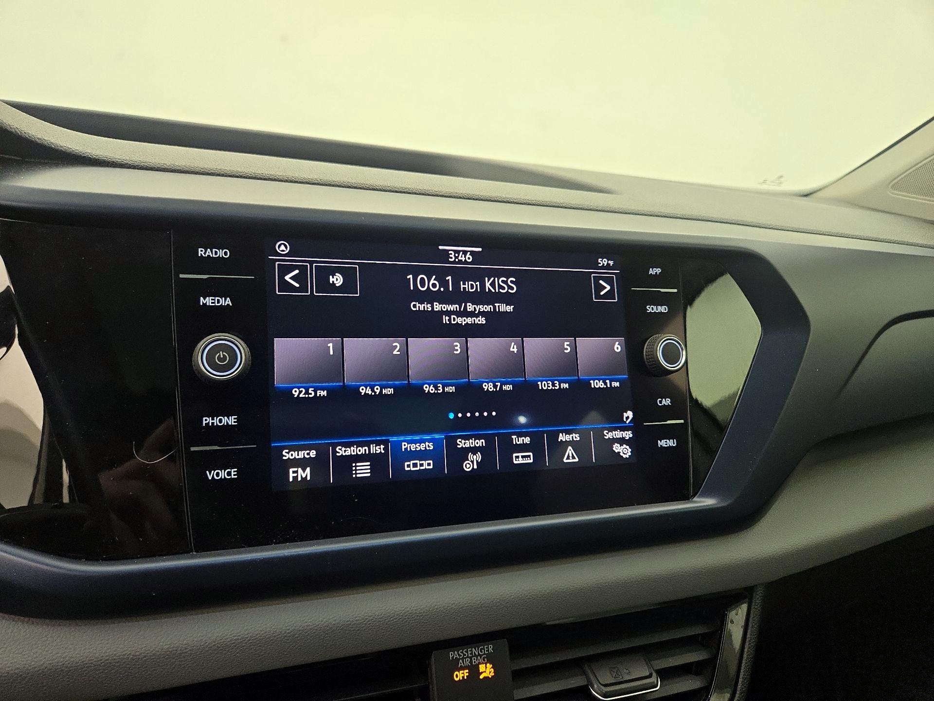 Thumbnail: 2022 Volkswagen Taos - 15