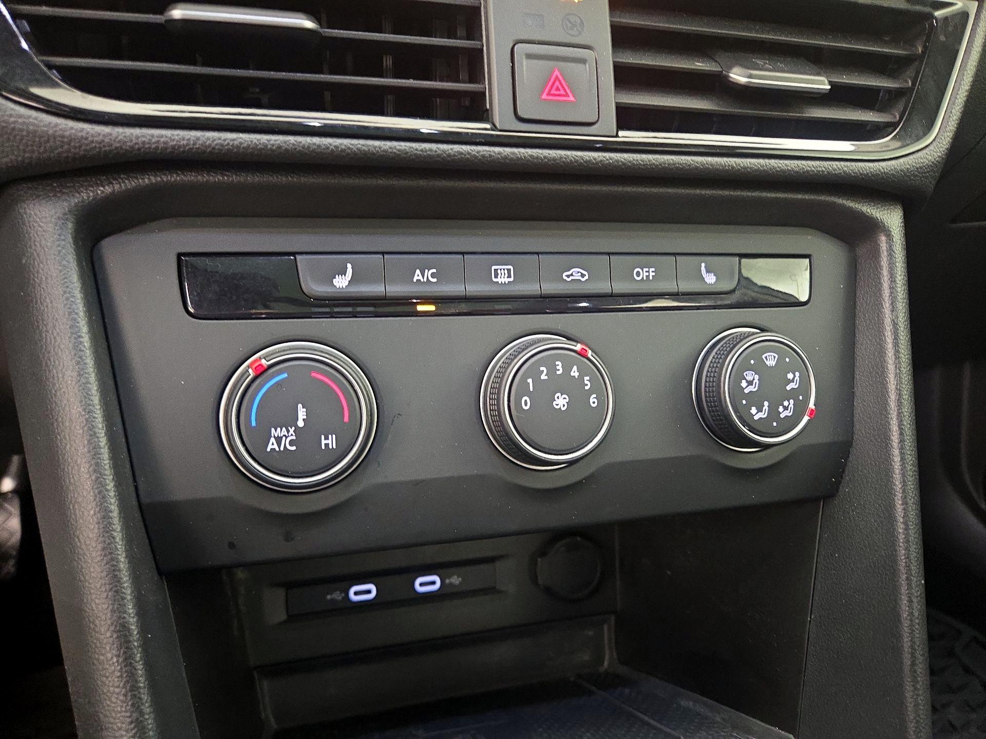 Thumbnail: 2022 Volkswagen Taos - 16