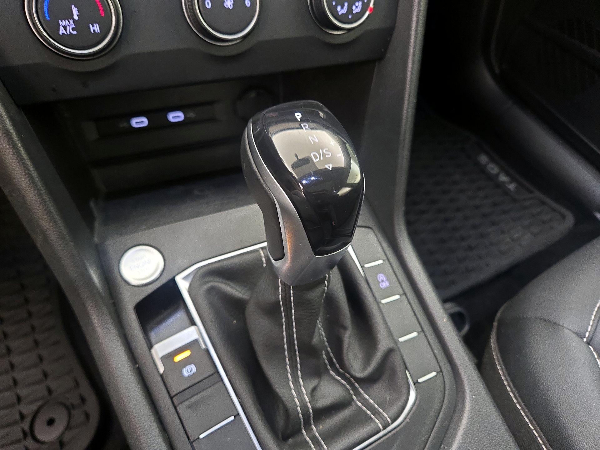 Thumbnail: 2022 Volkswagen Taos - 17