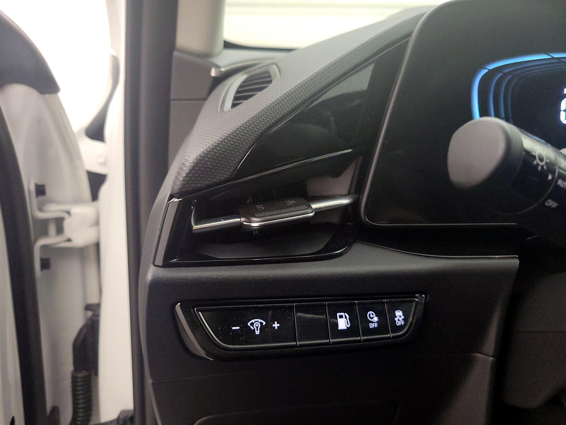 Thumbnail: 2024 Kia Niro - 13