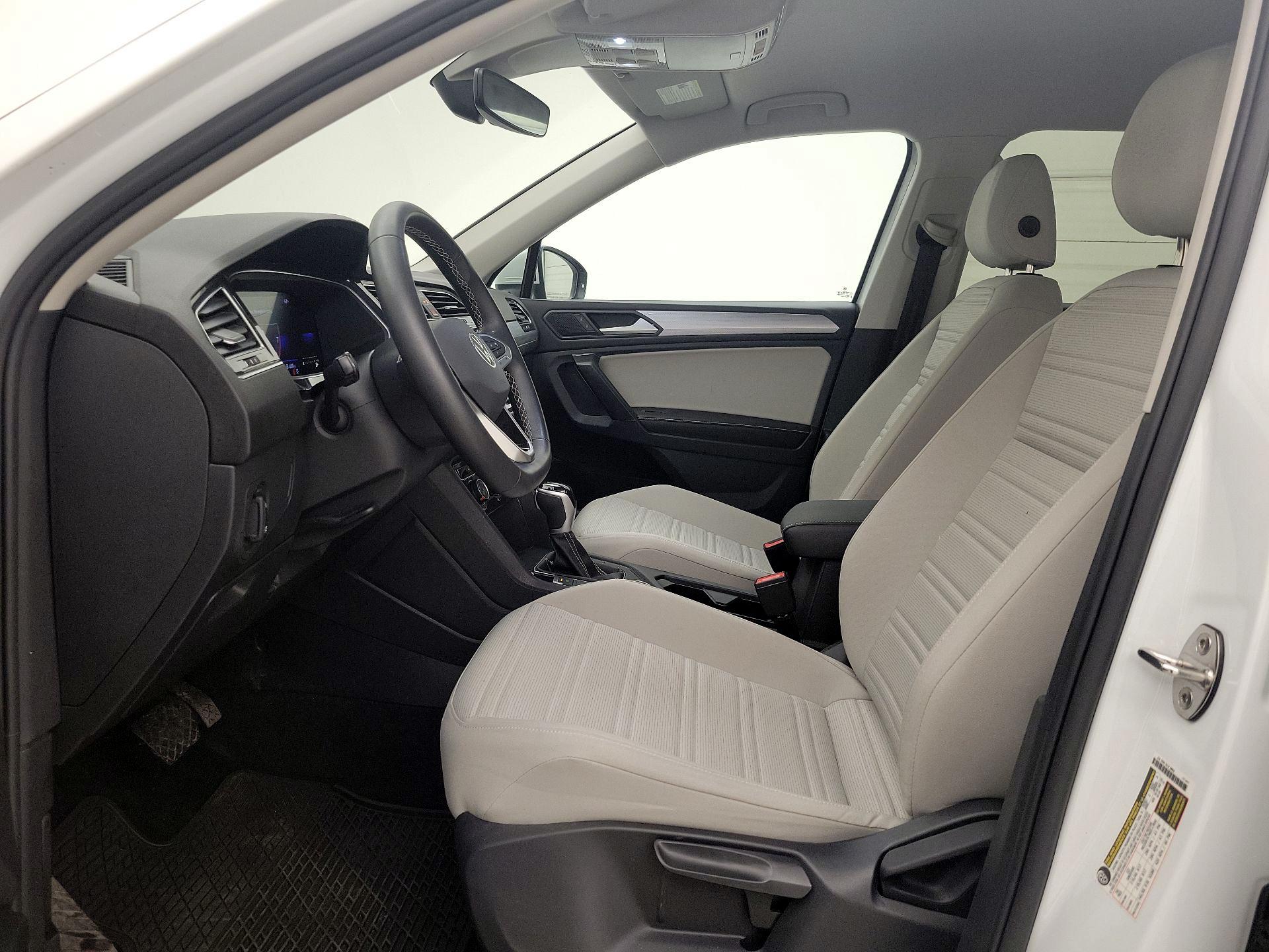 Thumbnail: 2023 Volkswagen Tiguan - 11