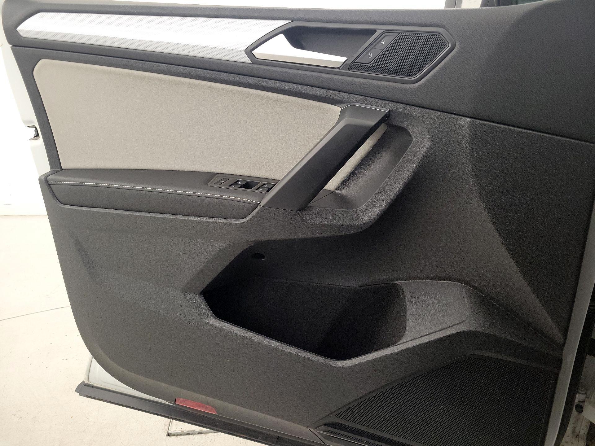 Thumbnail: 2023 Volkswagen Tiguan - 12