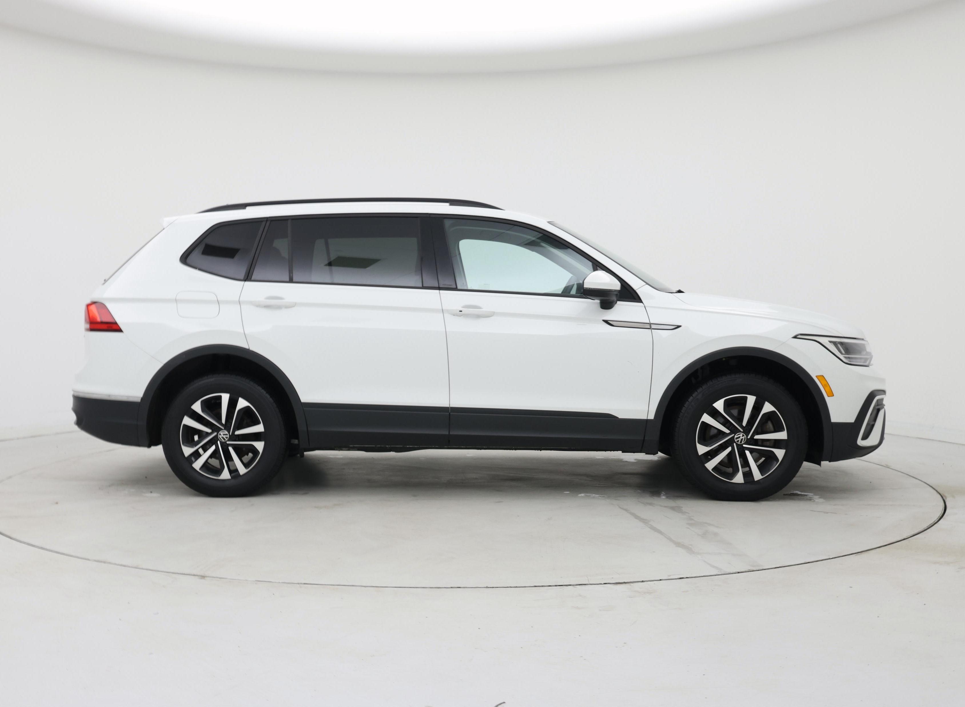 Thumbnail: 2023 Volkswagen Tiguan - 7