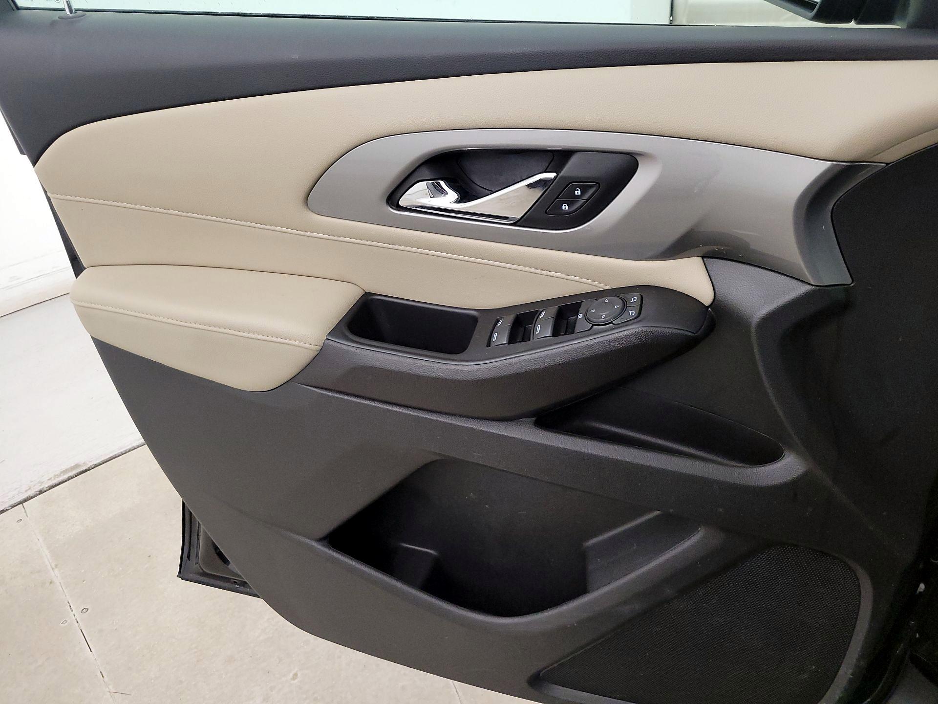 Thumbnail: 2023 Chevrolet Traverse - 12