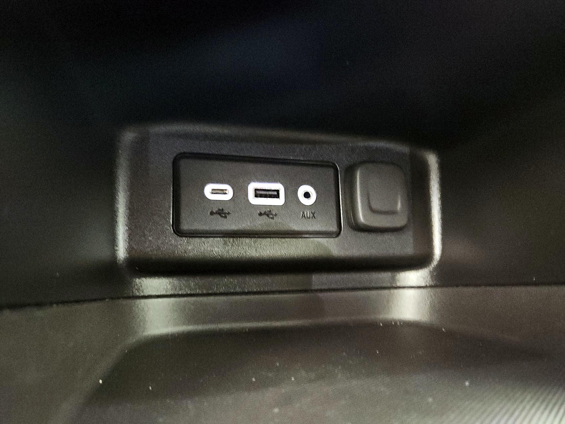 Thumbnail: 2020 Chevrolet Equinox - 18