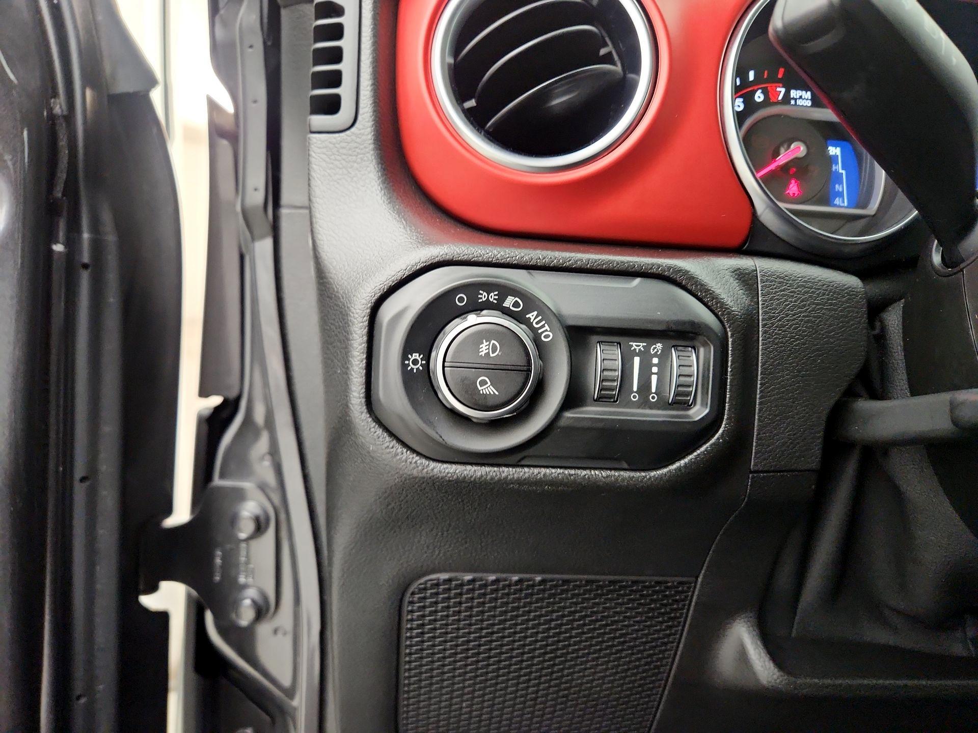 Thumbnail: 2021 Jeep Gladiator - 13