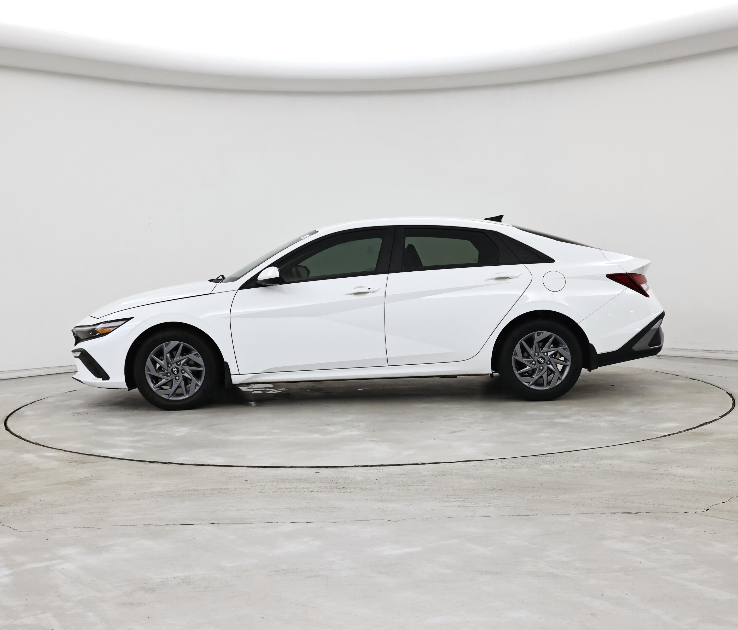 Thumbnail: 2024 Hyundai Elantra - 3