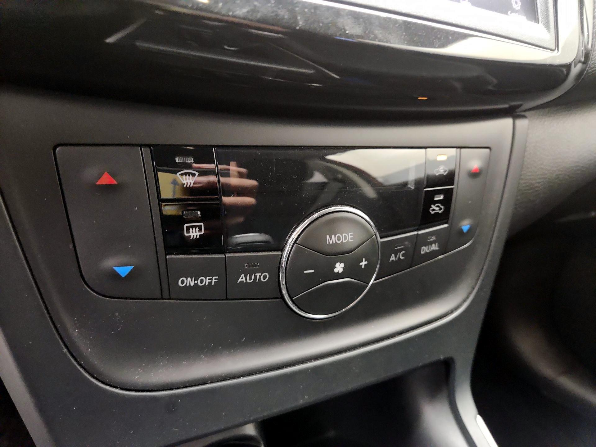 Thumbnail: 2019 Nissan Sentra - 16