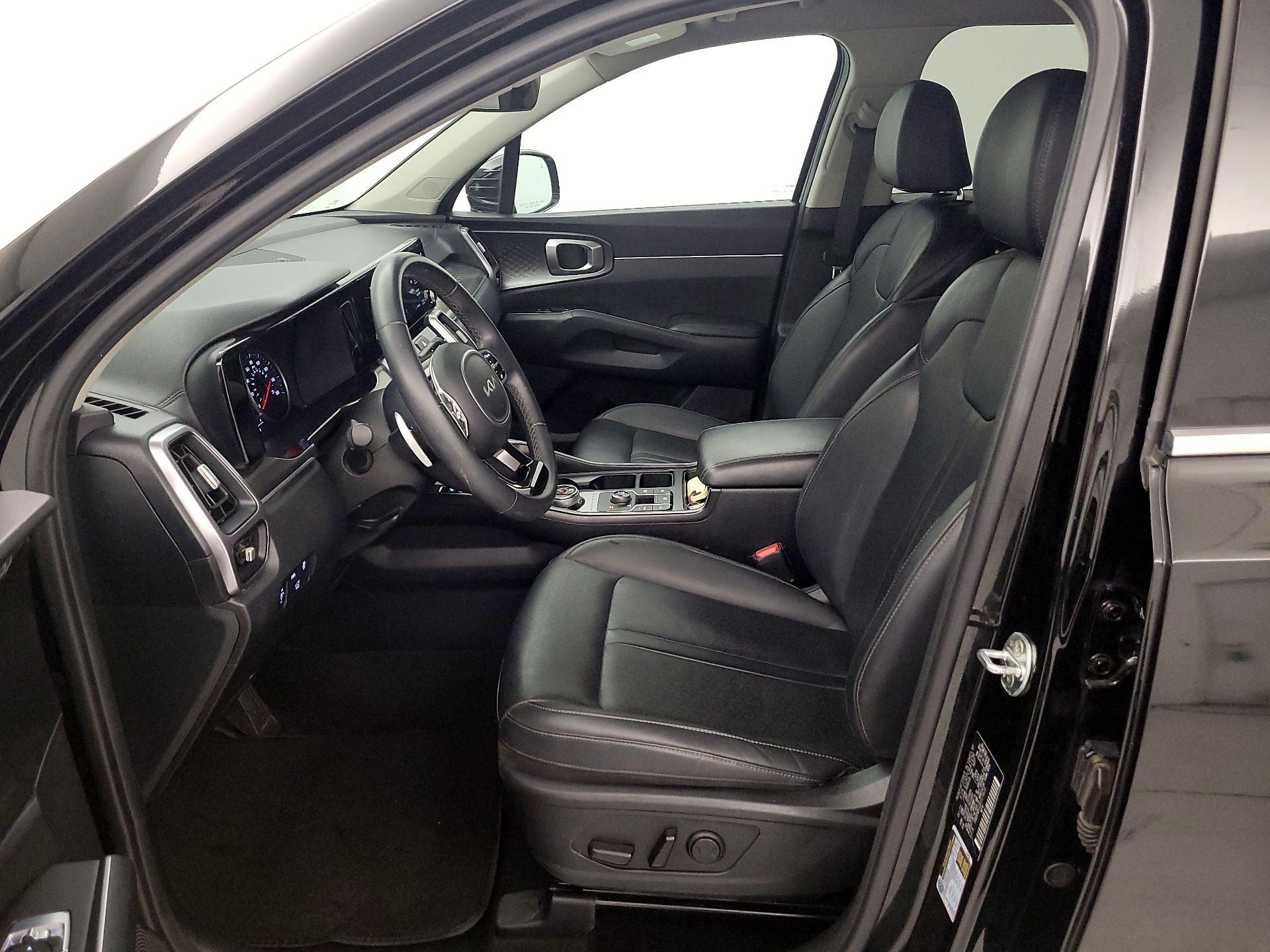 Thumbnail: 2023 Kia Sorento - 11