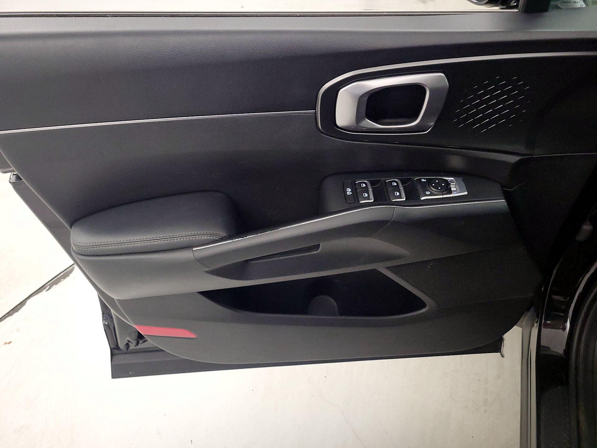 Thumbnail: 2023 Kia Sorento - 12