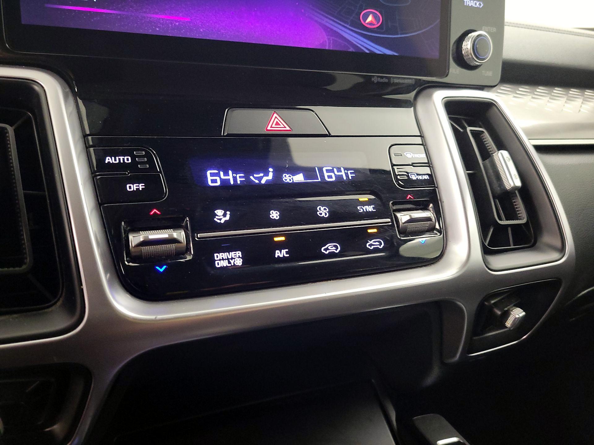 Thumbnail: 2023 Kia Sorento - 17