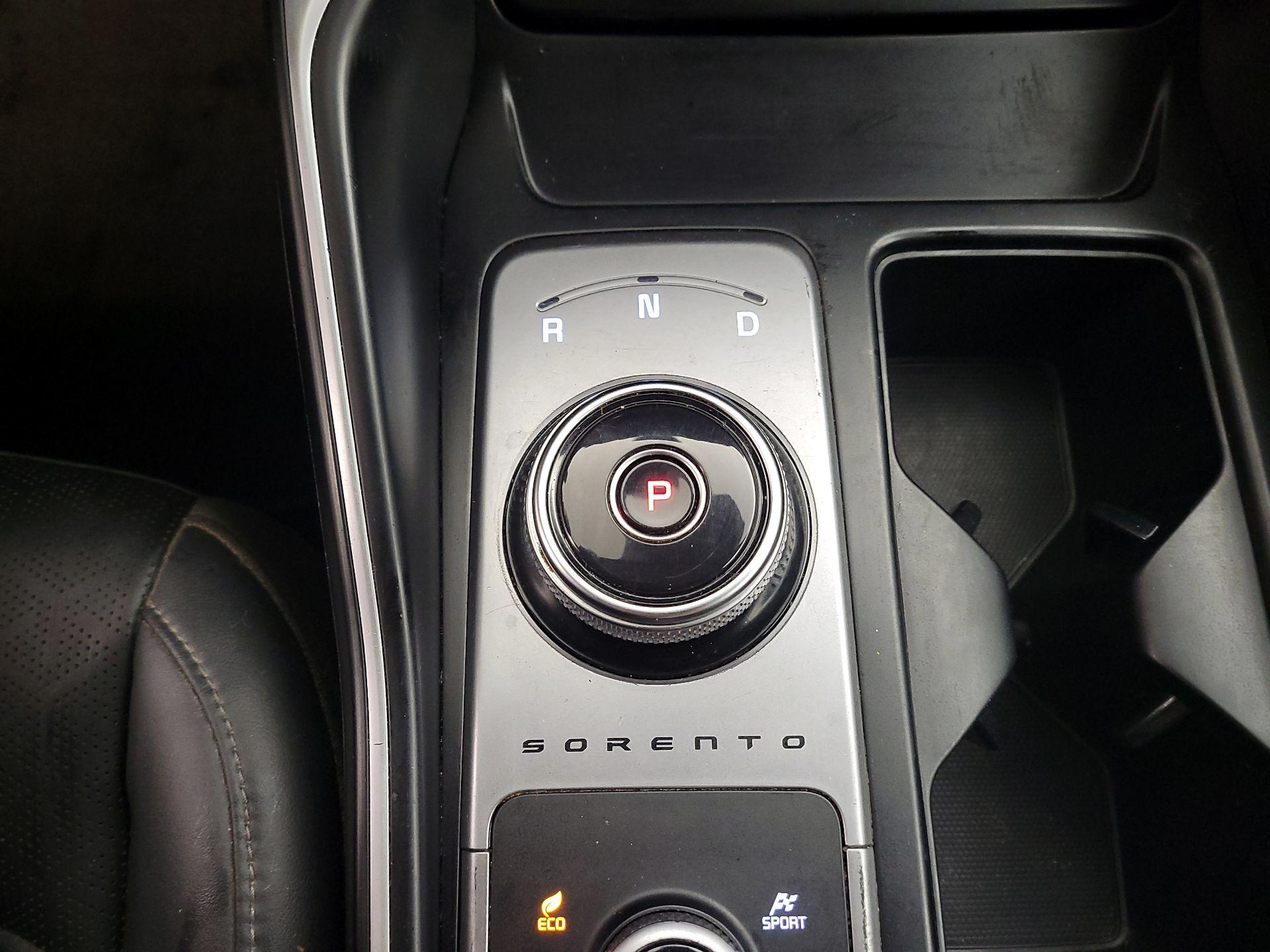 Thumbnail: 2023 Kia Sorento - 18